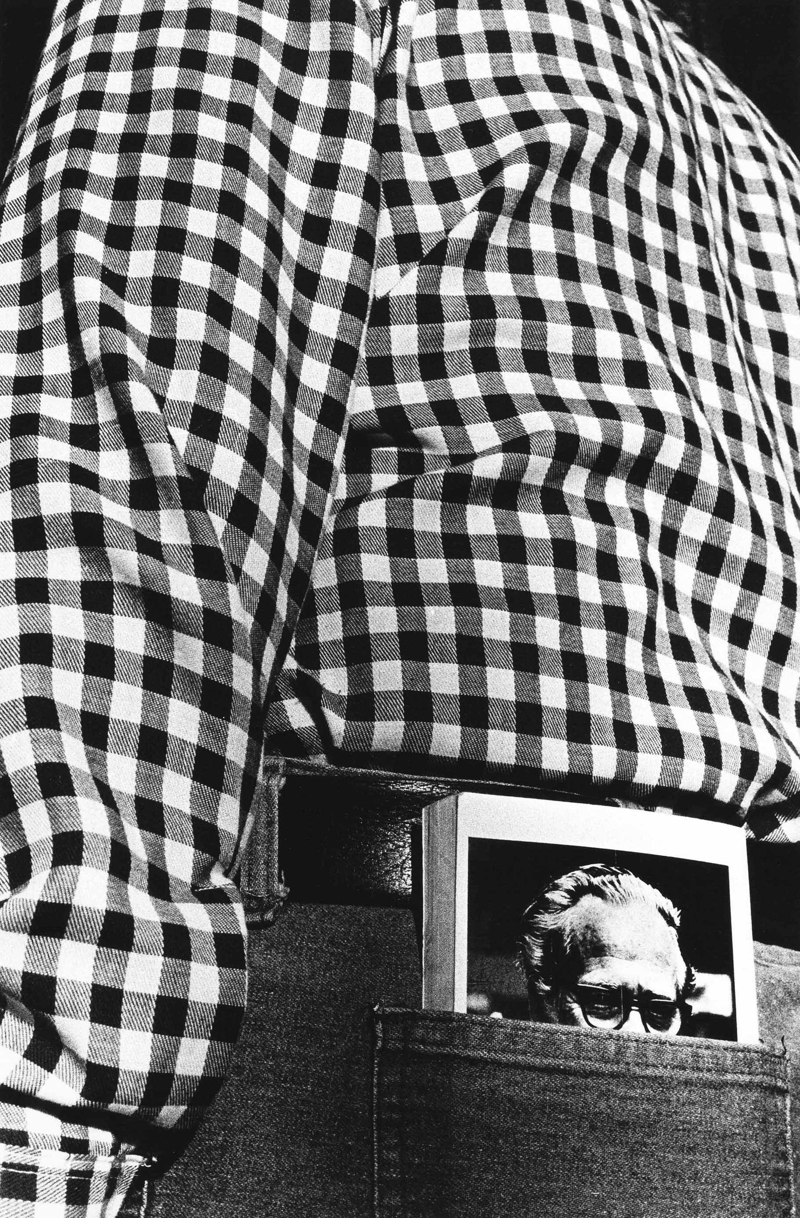 RALPH GIBSON (*1939): RALPH GIBSON (*1939) | Untitled, 1987 Image size: 31.7 x 21 cm English Vintage silver print on double-weight semi-matte paper 35.2 x 27.5 cm, in very good condition. Signed, dated and "ap" by the