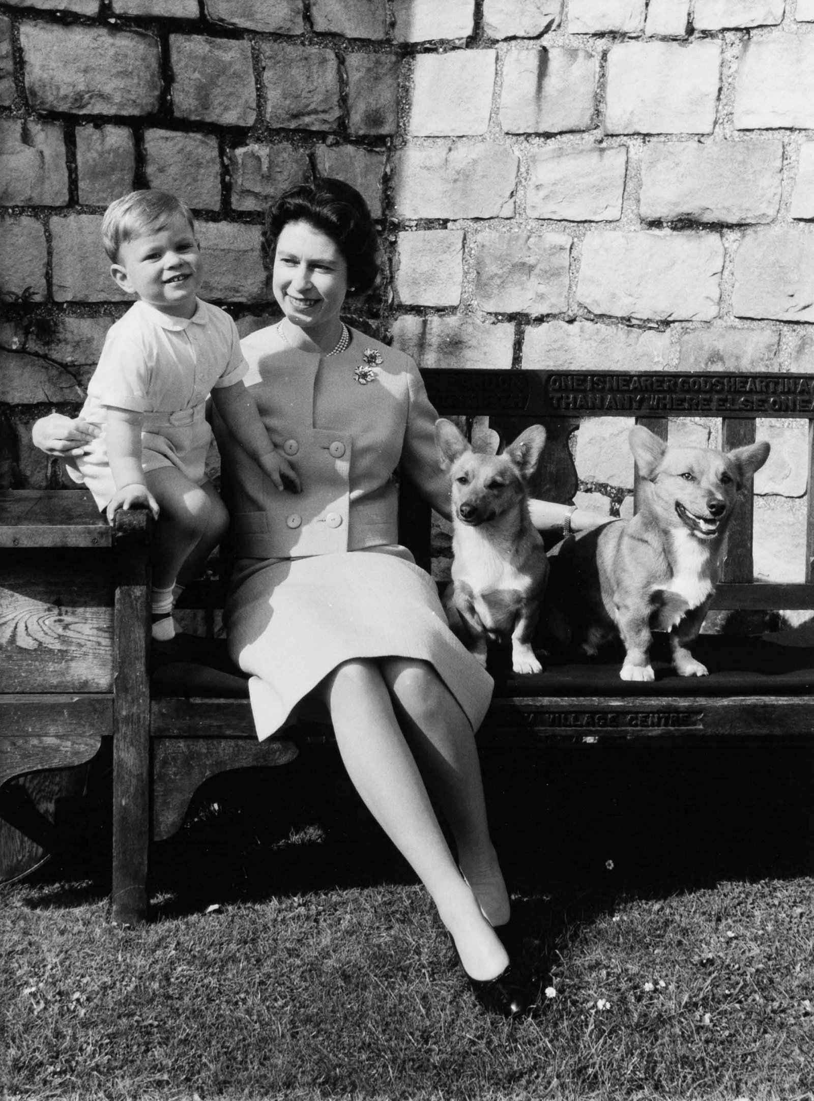 LISA SHERIDAN | Queen Elizabeth II with Prince Andrew and her two dogs in the gardens of Windsor (1 of 1)