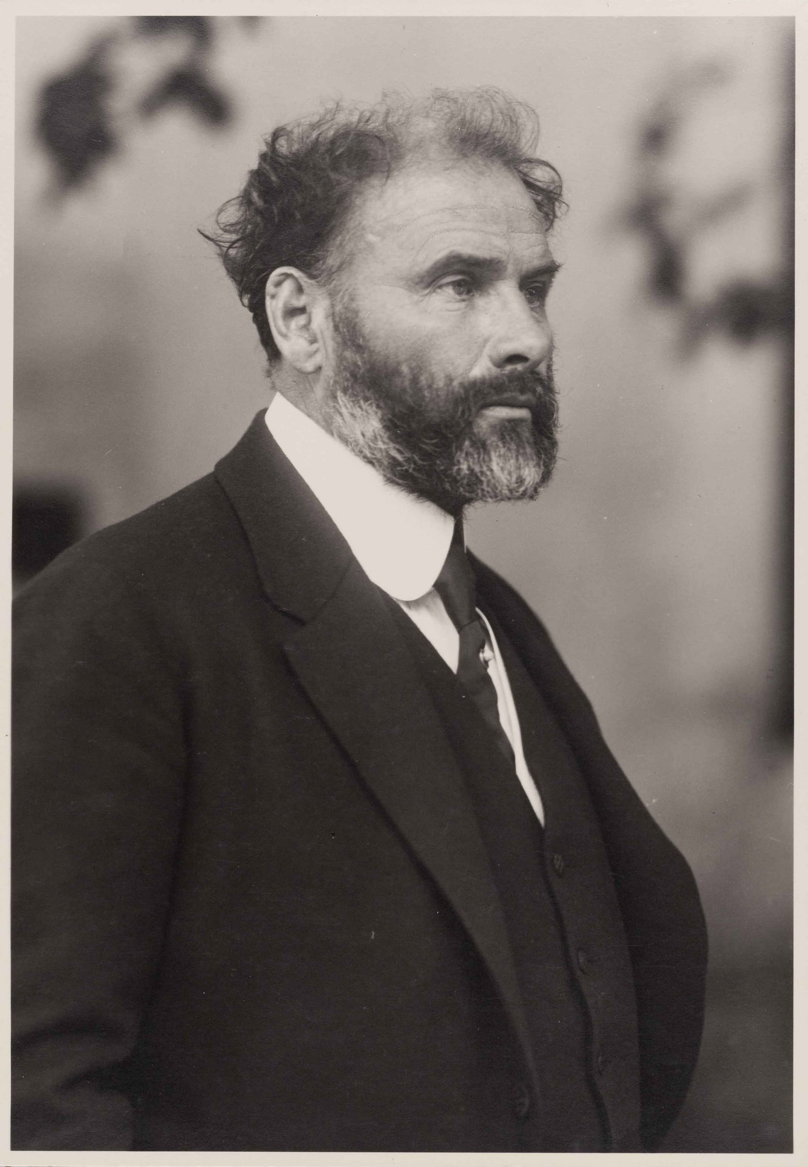 MORIZ NÄHR (1859–1945): MORIZ NÄHR (1859–1945) | Last portrait of Gustav Klimt, Vienna 1917 Image Size: 15.6 x 10.7 cm English Vintage gelatin silver print, printed in the 1920s, 16.1 x 11.2 cm, in excellent condi
