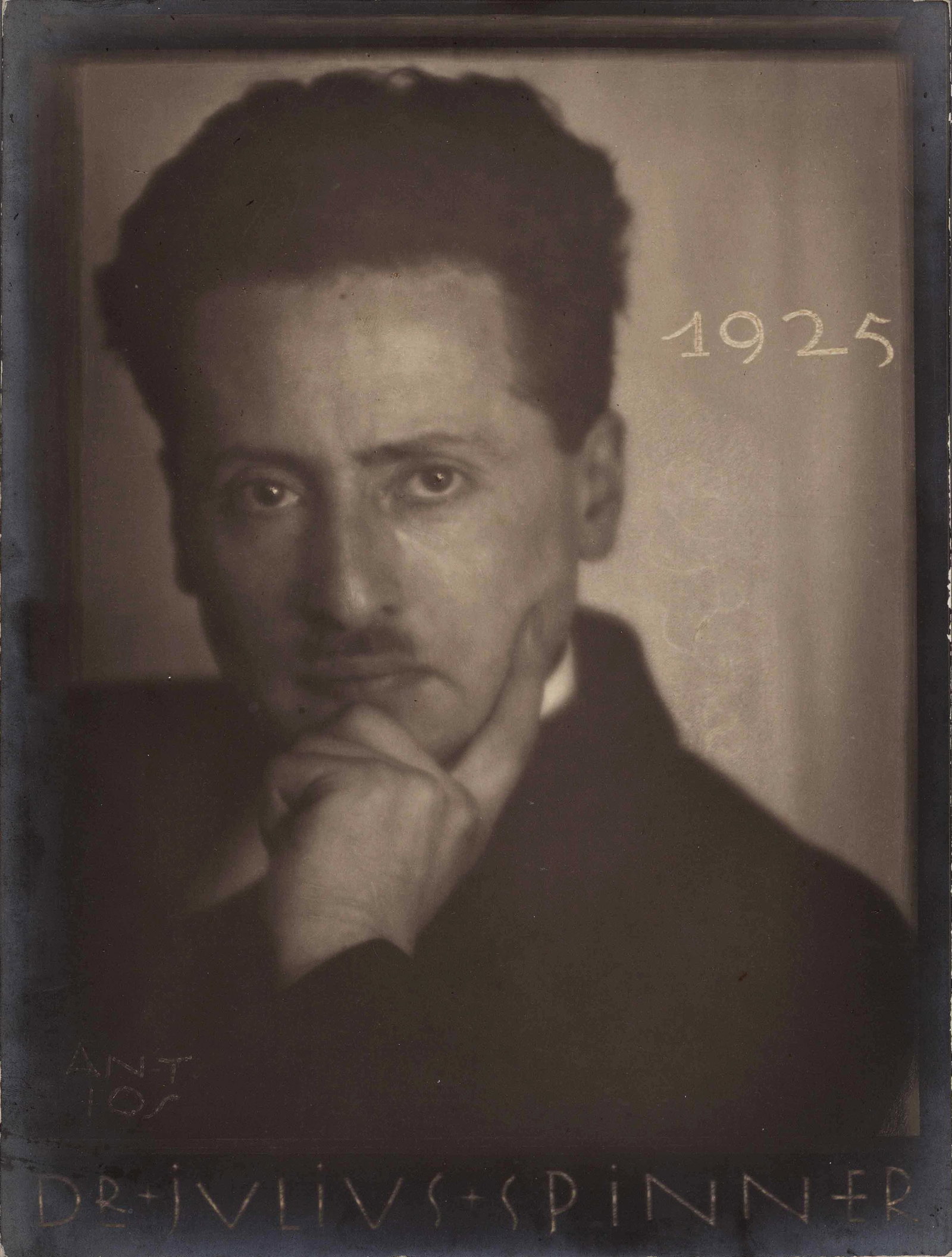 ANTON JOSEF TRCKA (1893–1940): ANTON JOSEF TRCKA (1893–1940) | Dr. Julius Spinner, Vienna 1925 Image Size: 20.5 x 16.5 cm English Vintage gelatin silver print 23.7 x 17.7 cm, in very good condition. Photographer's "ANTIOS"
