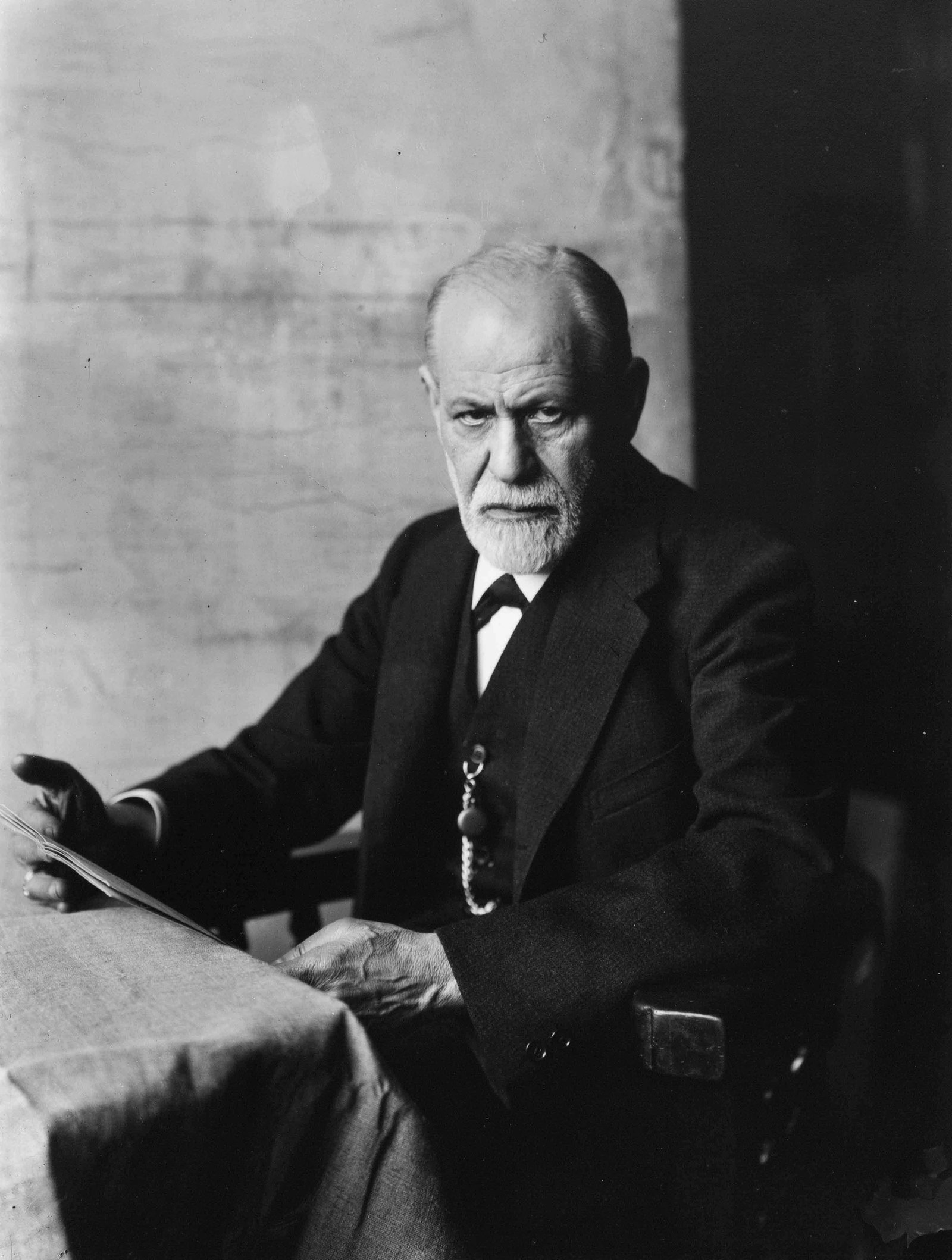 FERDINAND SCHMUTZER (1870–1928): FERDINAND SCHMUTZER (1870–1928) | Sigmund Freud, Vienna 1926 Image Size: 24 x 18 cm English Gelatin silver print, selenium toned, printed in 2002 from the original glass negative, 26.2 x 20.5 cm