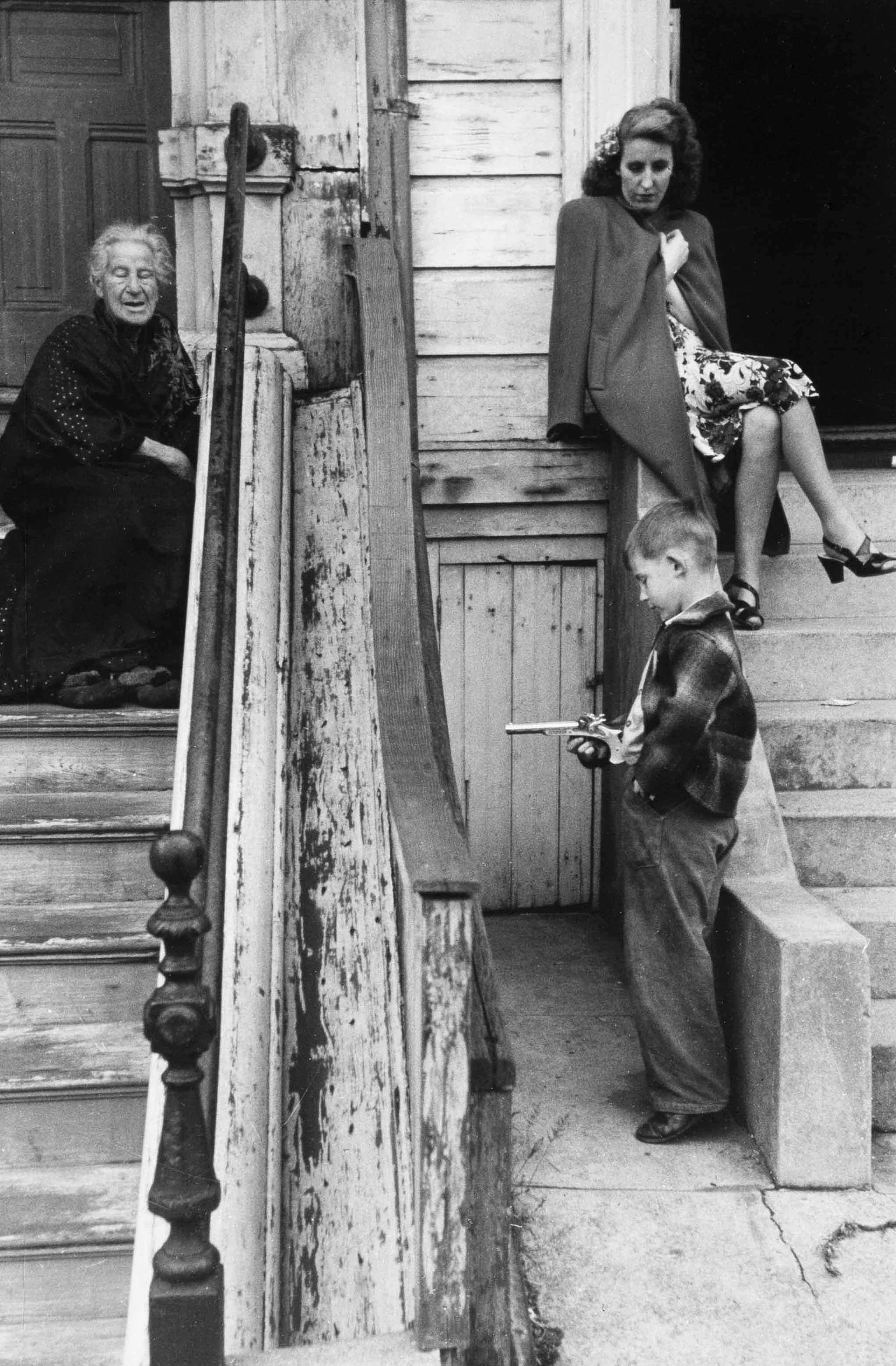 HENRI CARTIER-BRESSON (1908–2004): HENRI CARTIER-BRESSON (1908–2004) | San Francisco, 1946 Image Size: 24.2 x 16.1 cm English Gelatin silver print, printed in the 1980s, 25.5 x 20.2 cm, in very good condition. Photographer's