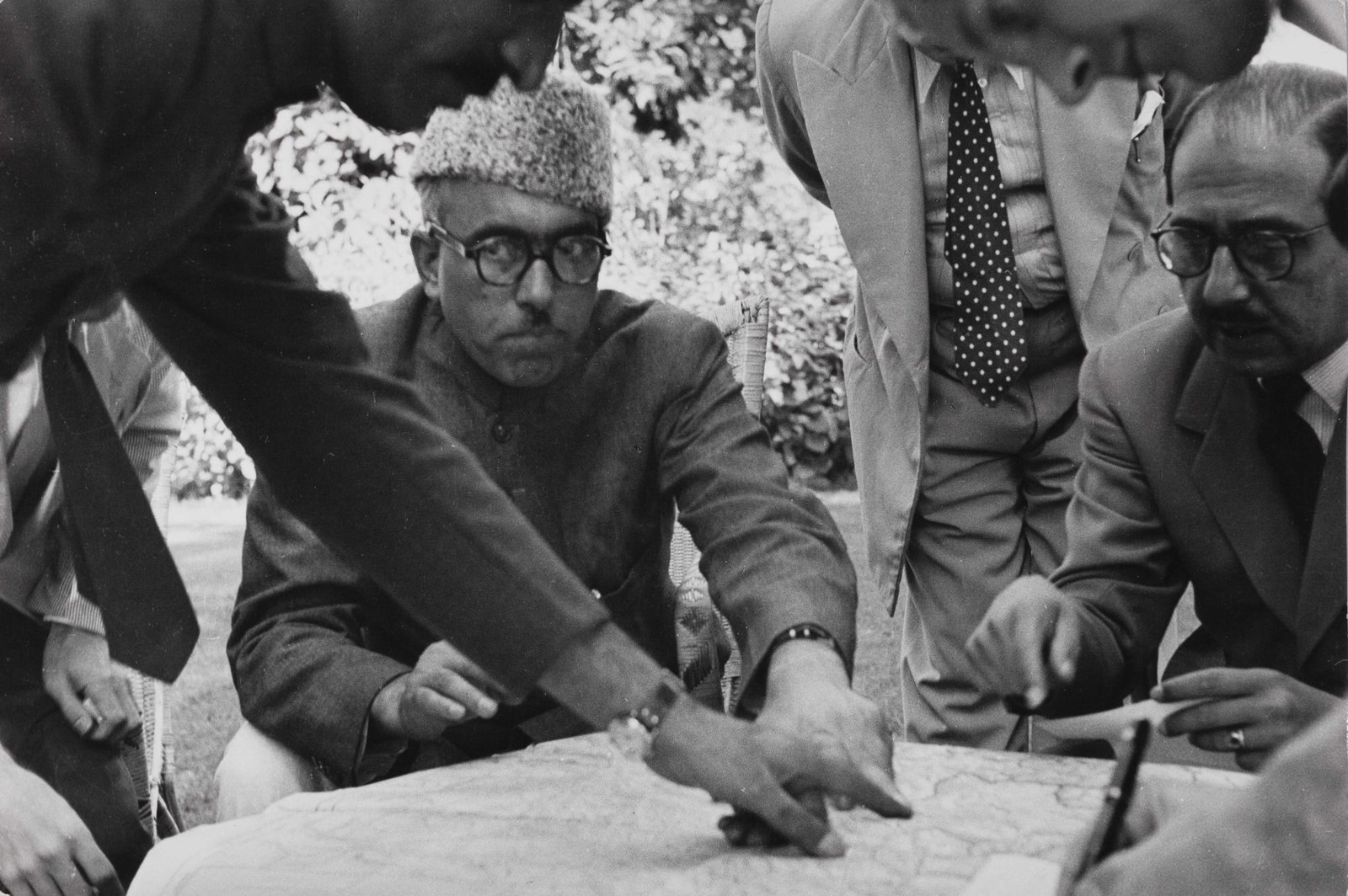 HENRI CARTIER-BRESSON (1908–2004): HENRI CARTIER-BRESSON (1908–2004) | Sheikh Abdullah in talks with the UN Commission, Jammu and Kashmir, Srinagar, India 1948 Image Size: 20 x 29.8 cm English Gelatin silver print, printed in