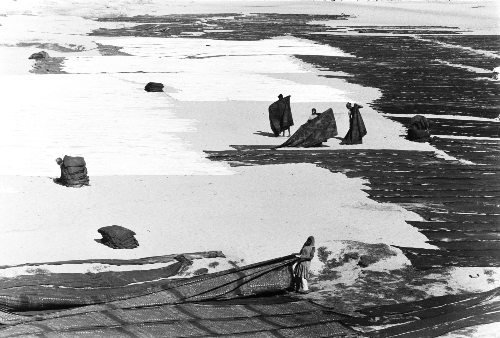 HENRI CARTIER-BRESSON (1908–2004): HENRI CARTIER-BRESSON (1908–2004) | Ahmedabad, India 1966 Image Size: 37.8 x 55.8 cm English Gelatin silver print, printed in 1989, 50.7 x 60.5 cm, in very good condition. Magnum's "In our Time"