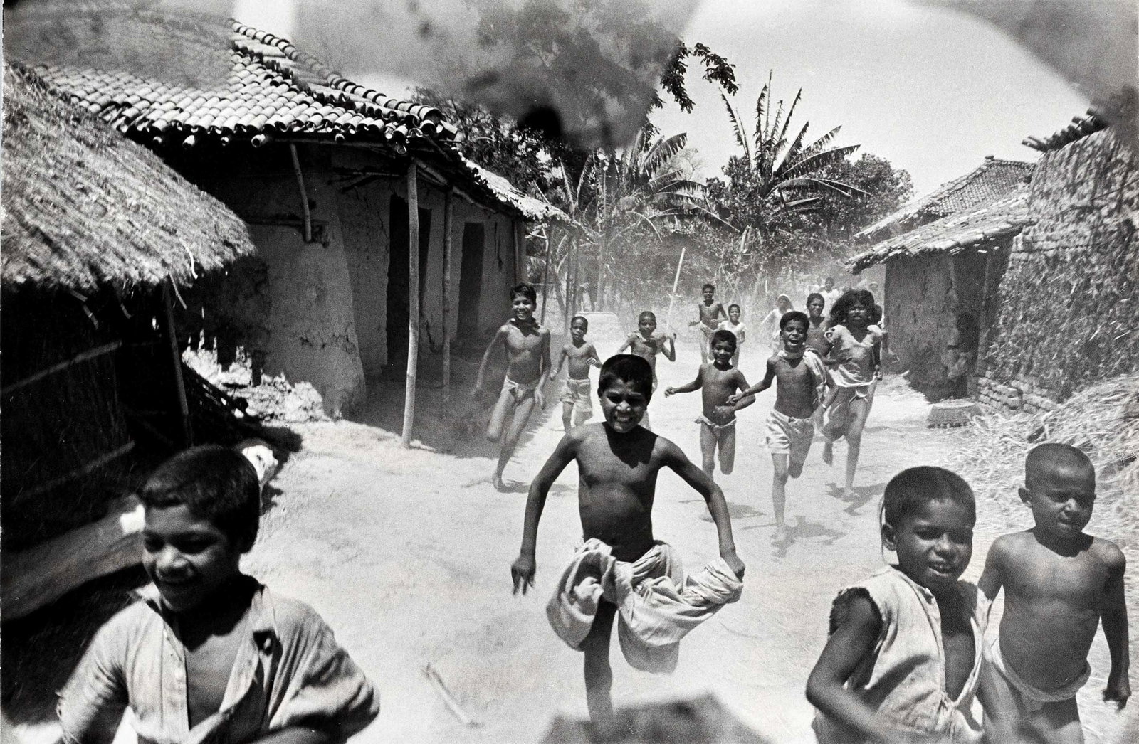 WERNER BISCHOF (1916–1954): WERNER BISCHOF (1916–1954) | Corn comes to the village, from the reportage 'Famine in Bihar', India, April 1951 Image Size: 45 x 60 cm English Gelatin silver print, printed in the 1980s, 50 x 60