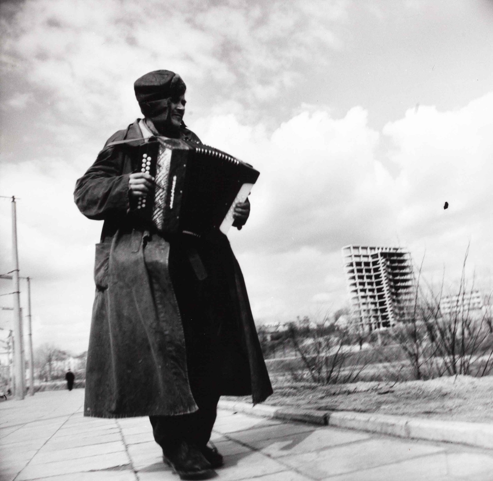 ANTANAS SUTKUS (*1939): ANTANAS SUTKUS (*1939) | Vilnius, 1973 Image Size: 21.1 x 21.8 cm English Gelatin silver print, printed later, 29 x 24.5 cm, in very good condition. Signed, titled and dated by the photographer in