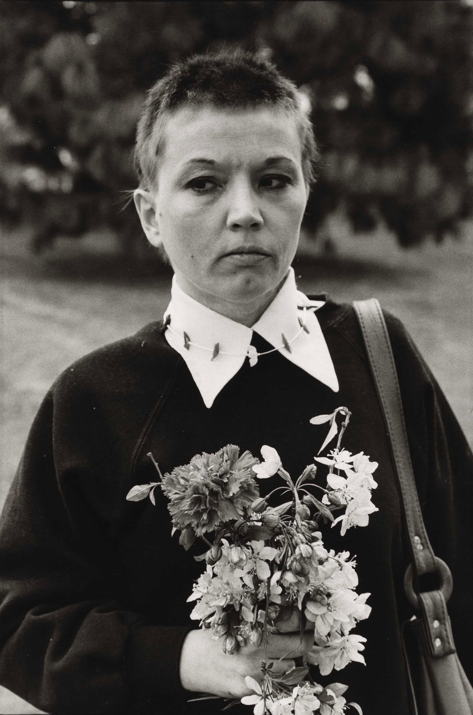 MARY ELLEN MARK (1940–2015): MARY ELLEN MARK (1940–2015) | Mona, USA 1976 Image Size: c. 30 x 20 cm English Vintage gelatin silver print on Agfa paper 35.7 x 27.8 cm, in very good condition. Photographer's stamp on the