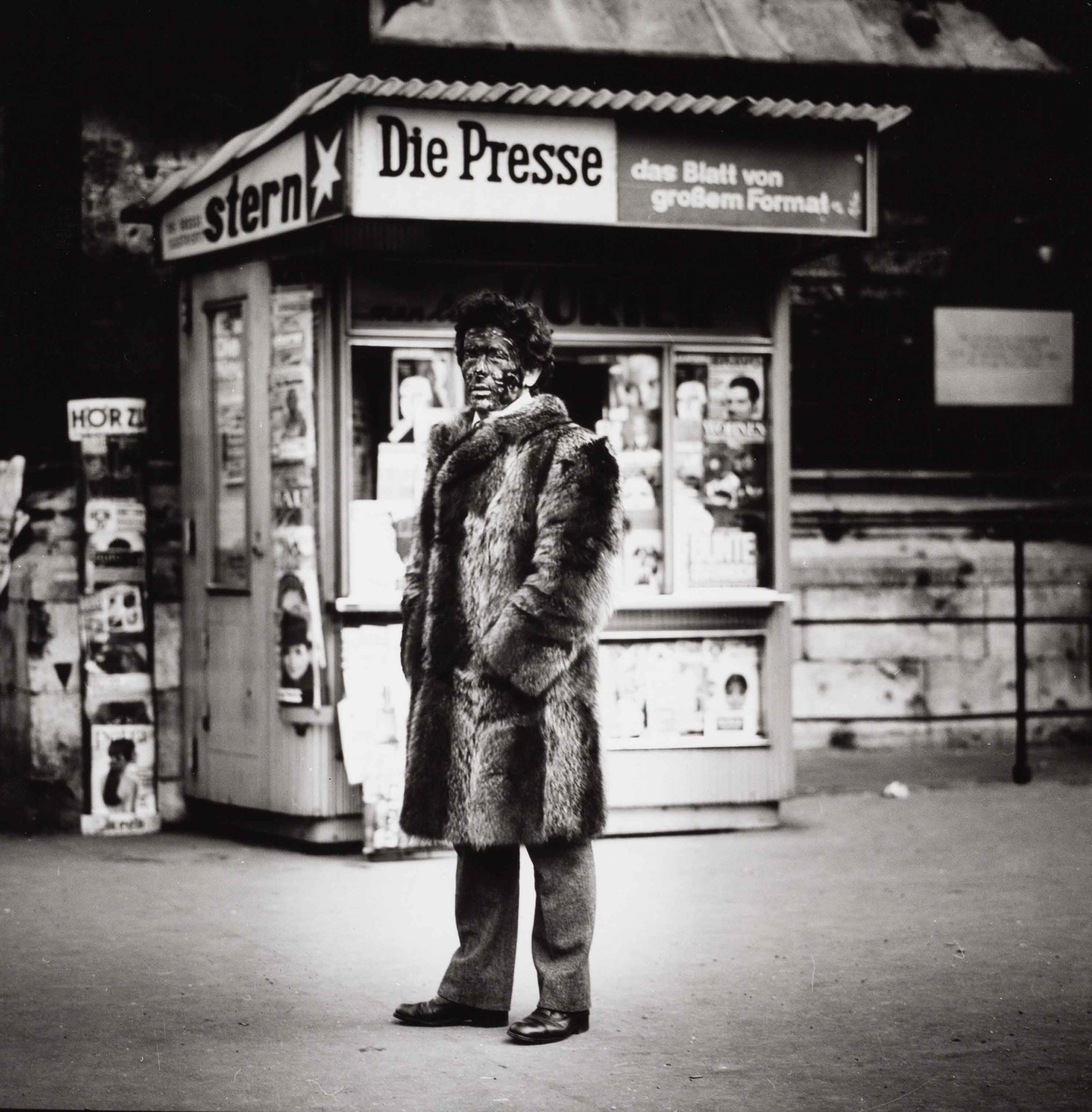 CHRISTIAN SKREIN (*1945): CHRISTIAN SKREIN (*1945) | Arnulf Rainer before being arrested, Stephansplatz, Vienna 1968 Image Size: 27.8 x 27.6 cm English Gelatin silver print, printed later on RC paper, 31.6 x 30.4 cm, in very