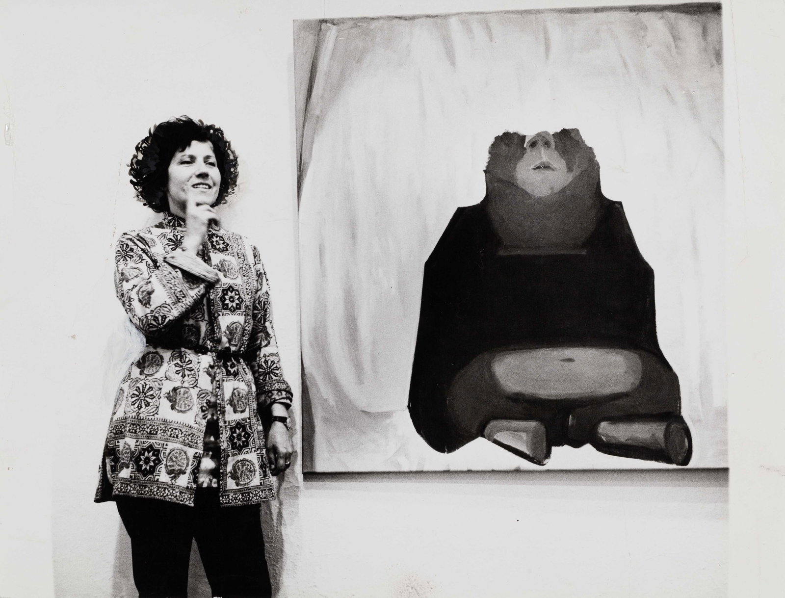 BARBARA PFLAUM (1912–2002): BARBARA PFLAUM (1912–2002) | Maria Lassnig and her self-portrait at Galerie nächst St. Stephan, Vienna 1970 Image Size: 18 x 20.5 cm English Vintage gelatin silver print on single-weight,