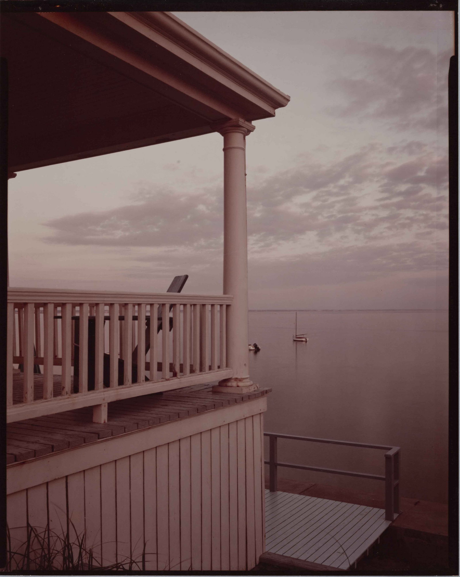 JOEL MEYEROWITZ (*1938): JOEL MEYEROWITZ (*1938) | Porch, Provincetown, Massachusetts 1979 Image Size: 24.3 x 19.3 cm English Chromogenic contact print from Kodak Ektacolor 8x10 inch film, printed c. 1990, 25.4 x 20.3 cm, in