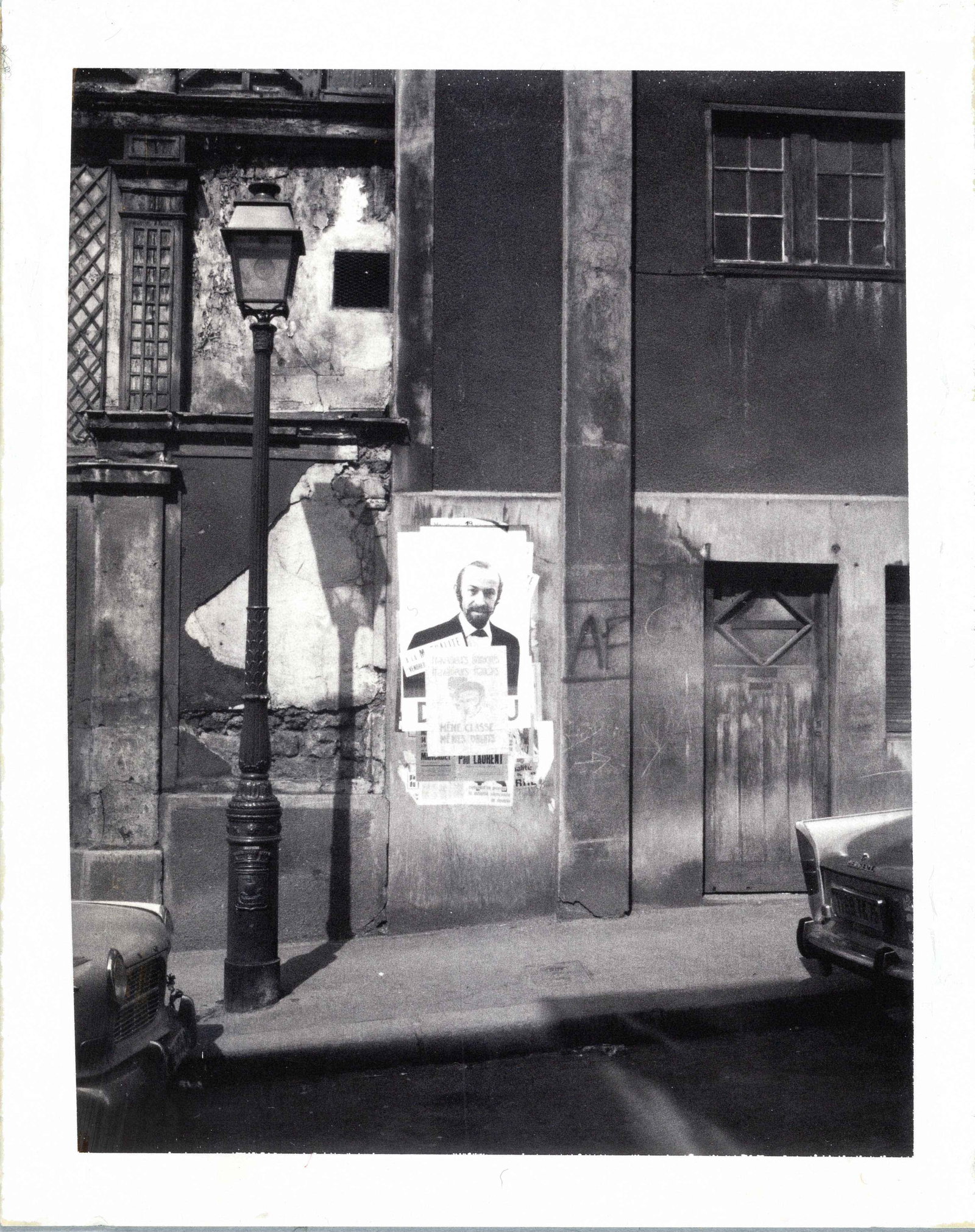 ULAY (1943–2020): ULAY (1943–2020) | Untitled, 1969 Image Size: 9.5 x 7.3 cm English Unique Polaroid T665 P/N, 10.8 x 8.6 cm, flush-mounted on original Polaroid board, in excellent condition. Former Polaroid