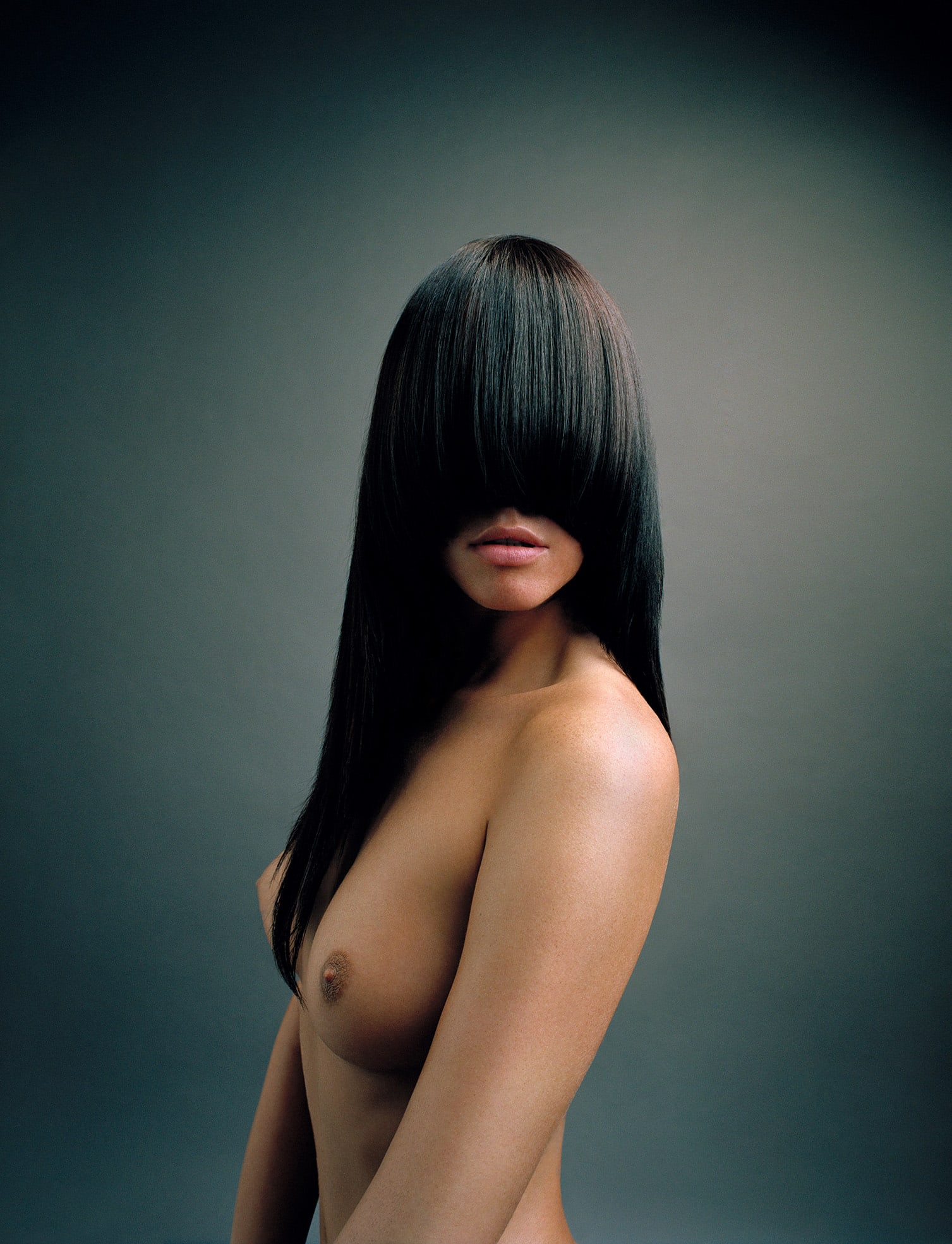 ANDREAS H. BITESNICH (*1964): ANDREAS H. BITESNICH (*1964) | 'Irina', 2005 Image Size: 70 x 91 cm English Archival pigment print, c. 80 x 105 cm, in excellent condition. Signed, dated, titled, image no. "#177" and edition