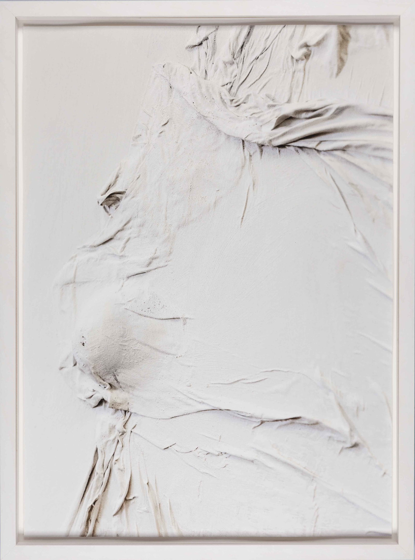 FRANCESCA CATASTINI (*1982): FRANCESCA CATASTINI (*1982) | 'Heel', 2023 Image Size: 59.5 x 42.5 cm English Archival pigment print on Hahnemühle paper, mounted on museum board c. 60 x 43 cm, in excellent condition. Original w