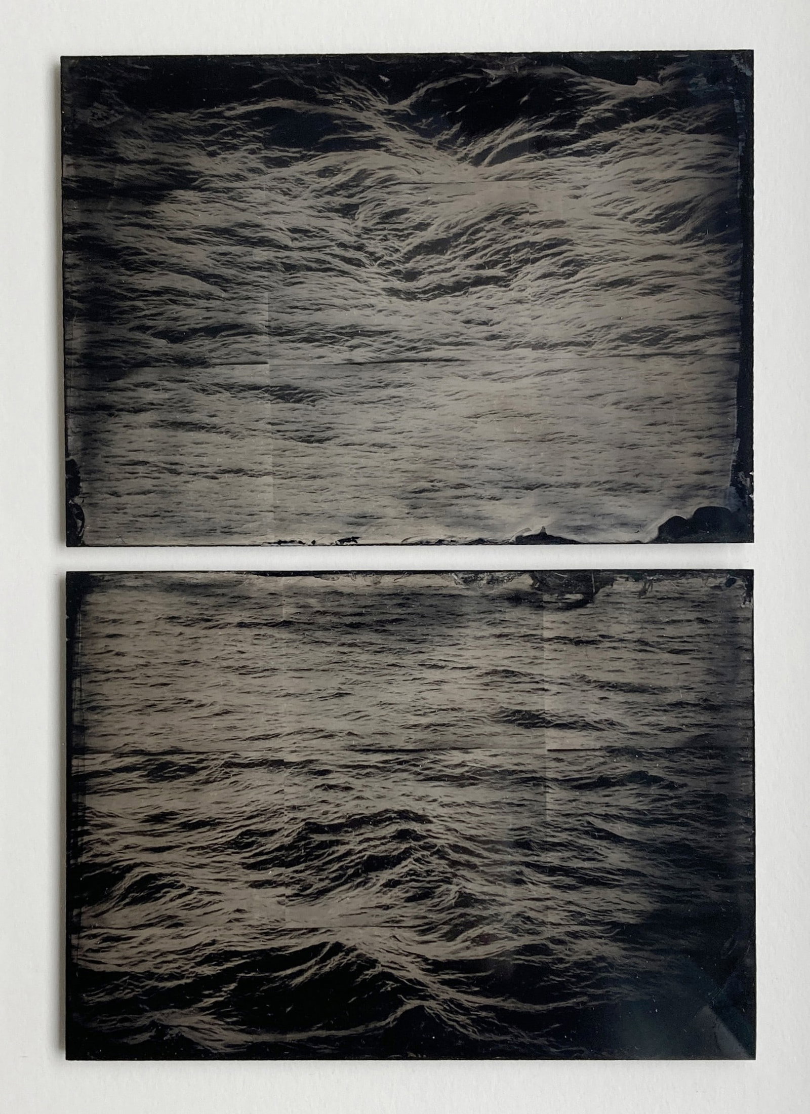 AGNES PRAMMER (*1984): AGNES PRAMMER (*1984) | 'Seestücke' (after Gerhard Richter), 2020 Image Size: 13 x 18 cm each English Two unique ambrotypes on black glass, in excellent condition. Original frame c. 30 x 20 cm.