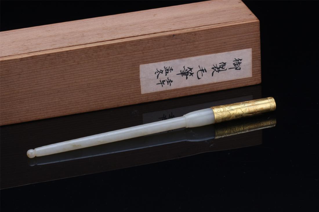 CHINESE WHITE JADE HANDLE BRUSH: CHINESE WHITE JADE HANDLE BRUSH. L. 18 cm. Weight 59 gram. Shipping cost $20 to any USA 48 states and $60 oversea shipping.