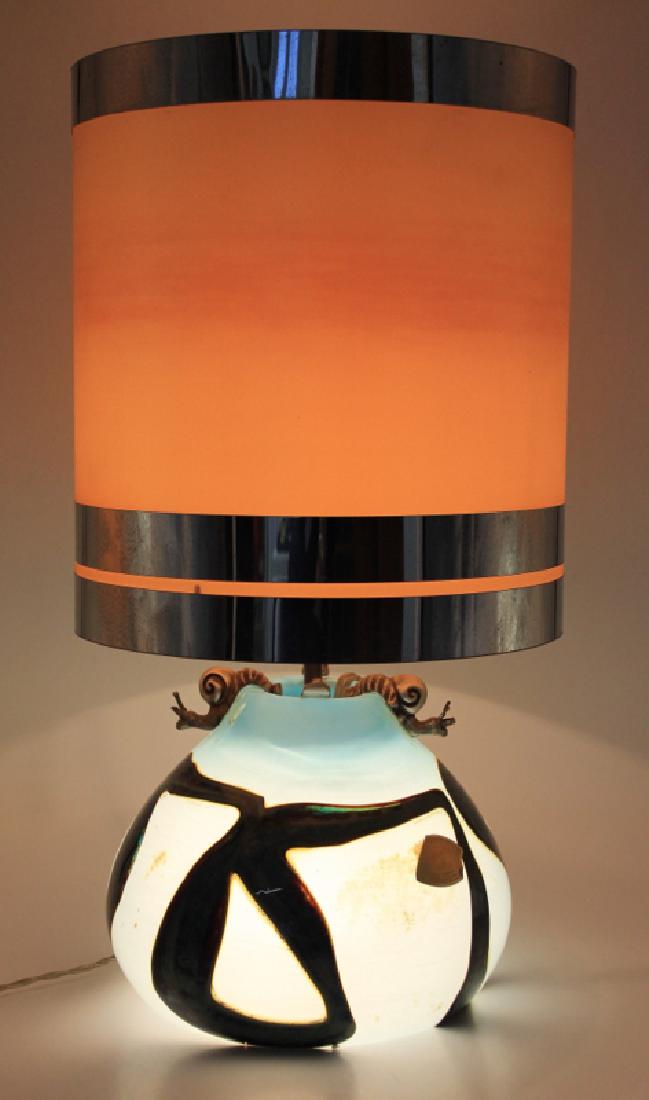 Sam Herman & Val St. Lambert "Snails walking" crystal: Lamp 'Pasadena' - Vintage design. Beautiful blown glass table lamp. Made by Samuel Herman for Val Saint Lambert, produced in Belgium, 1972. The lamp has 3 light on modes: only lampshade, only glass an