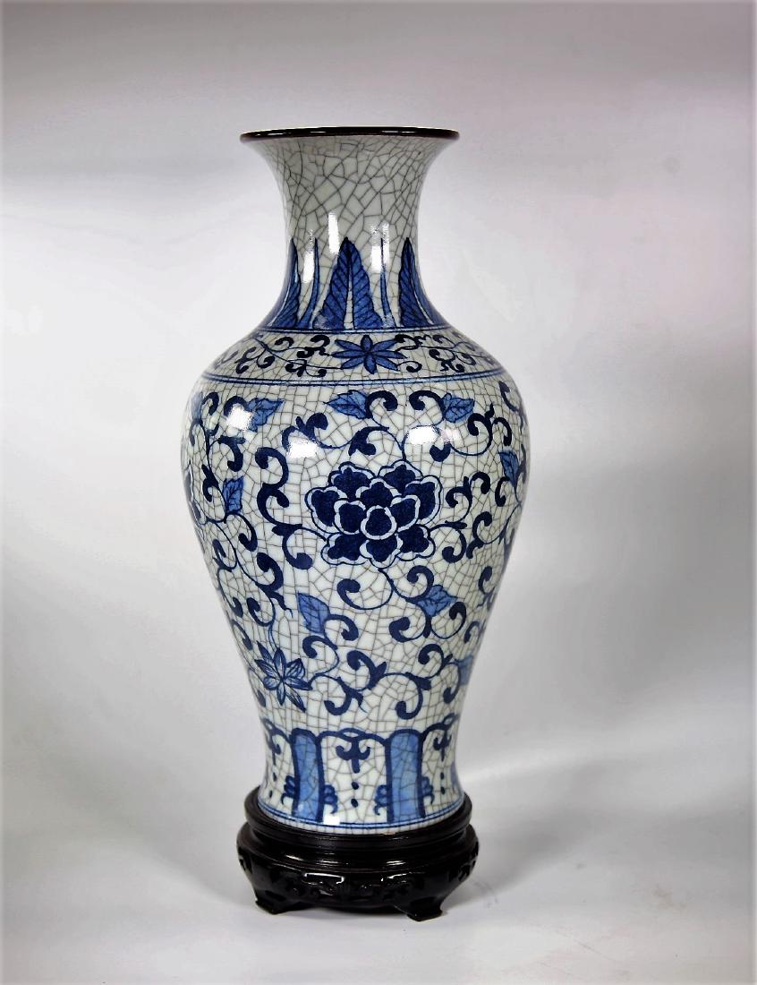 Chinese Ming Dynasty Blue & White Crackle Ware: Chinese Ming Dynasty Blue & White Crackle Ware Porcelain Vase; Approx. H: 44 cm Dimensions: