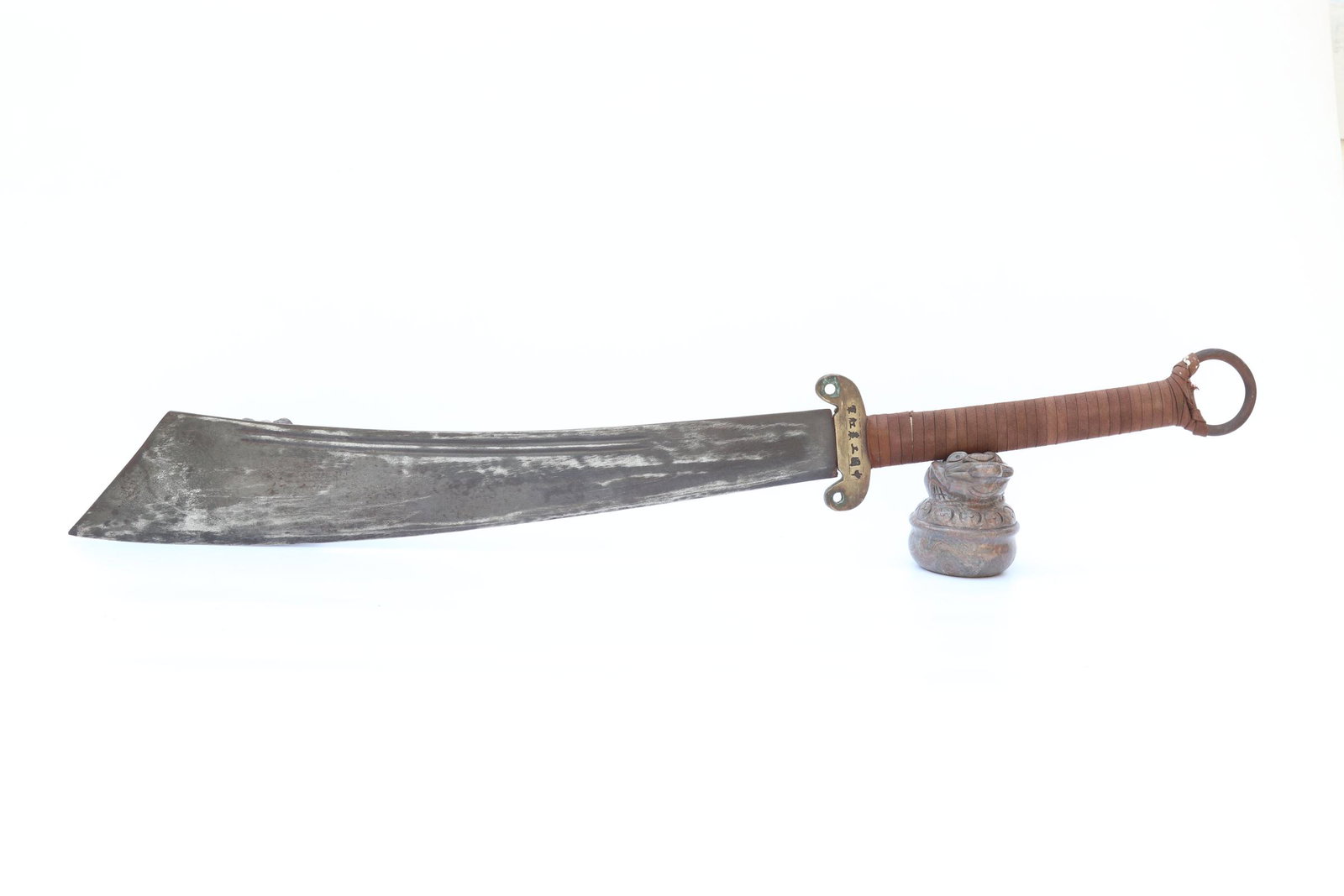 Chinese WarII Broadsword Sword Chinese Eighteenth Army: Chinese WarII Broadsword Sword Chinese Eighteenth Army Used Dao,full Length: 86cm.Property from Private collection.抗日战争 大砍刀在真正