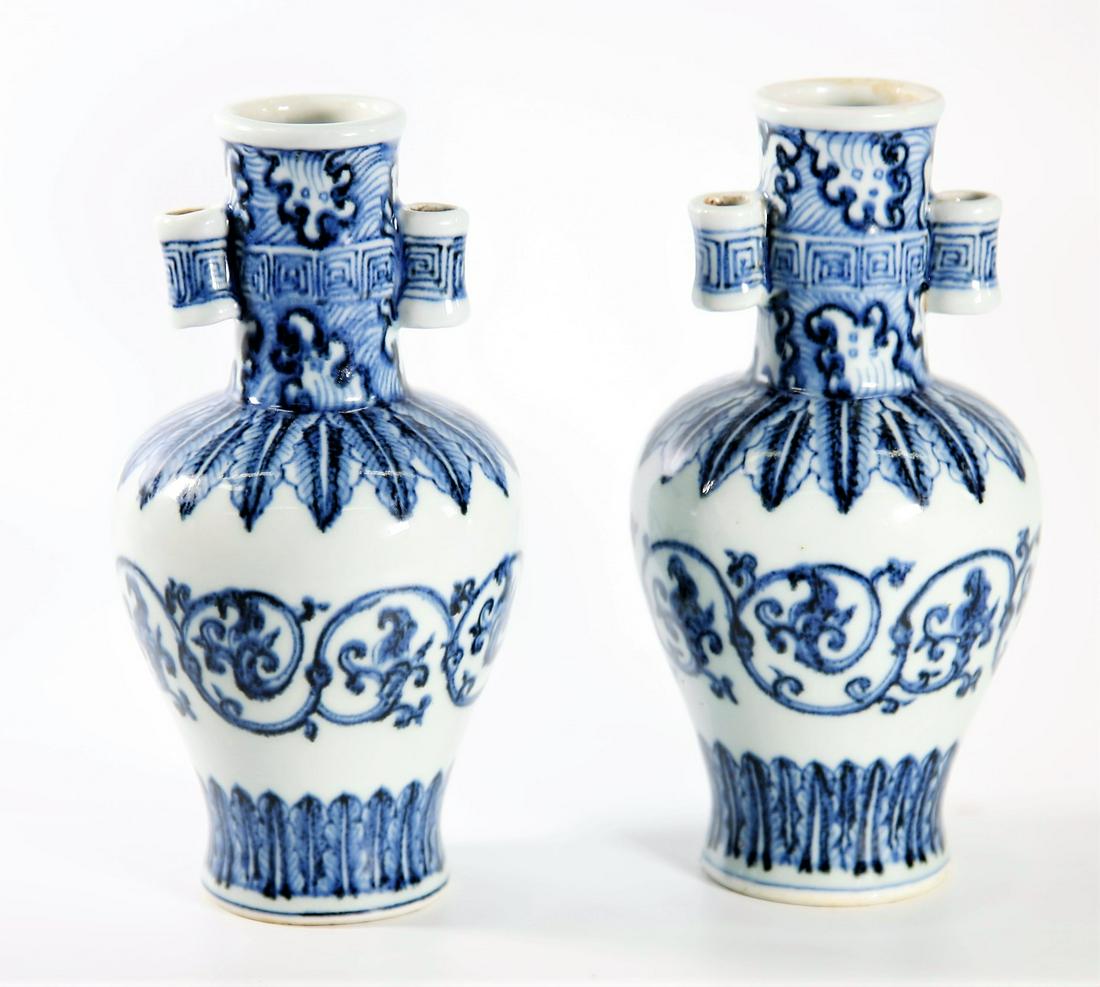 For Auction Pair Of Chinese Ming Dynasty Blue White Porcelain
