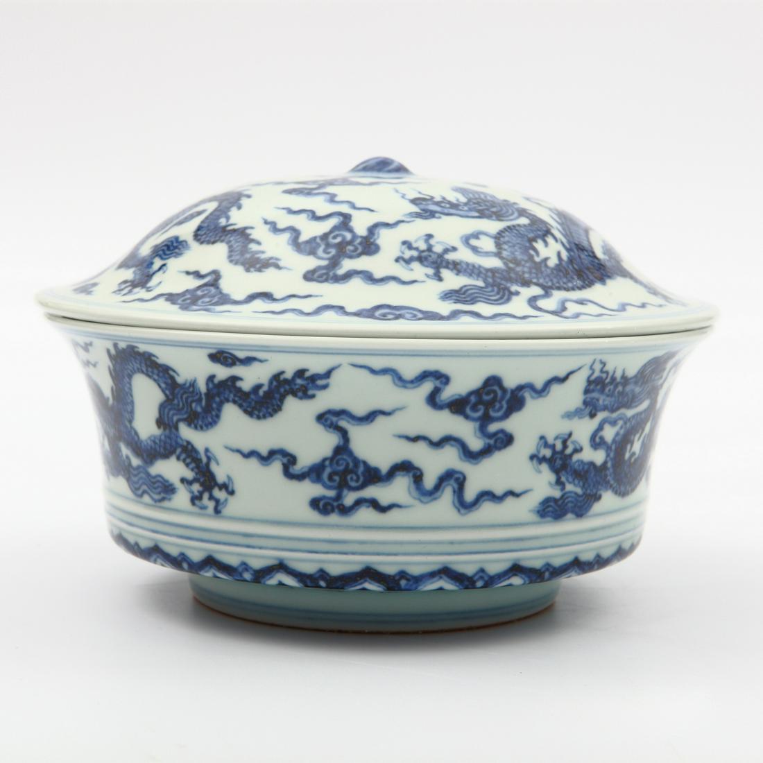 Chinese Ming Dynasty Xuande Blue and White Bowl: Chinese Ming Dynasty Xuande Blue and White Bowl H:12cm