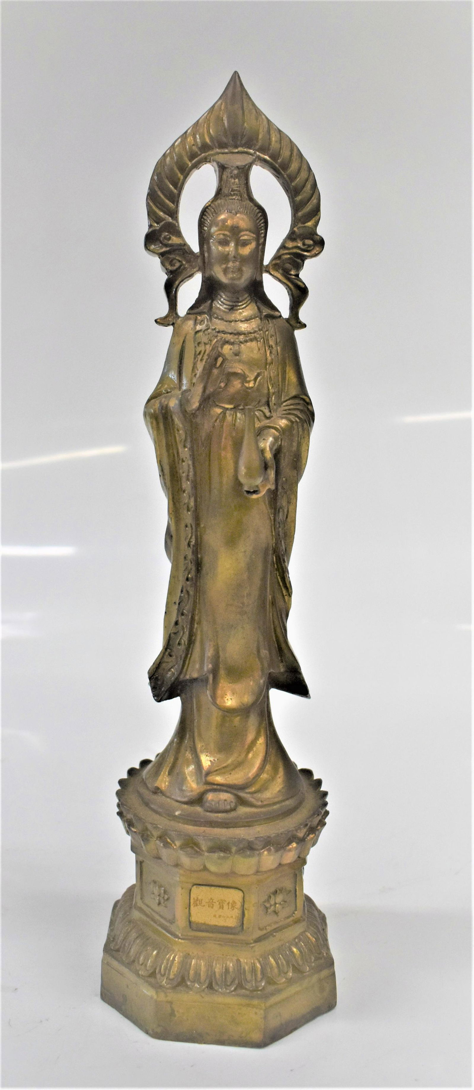 Chinese bronze Buddha Figure Of The Bodhisattva Guanyin (1 of 8)