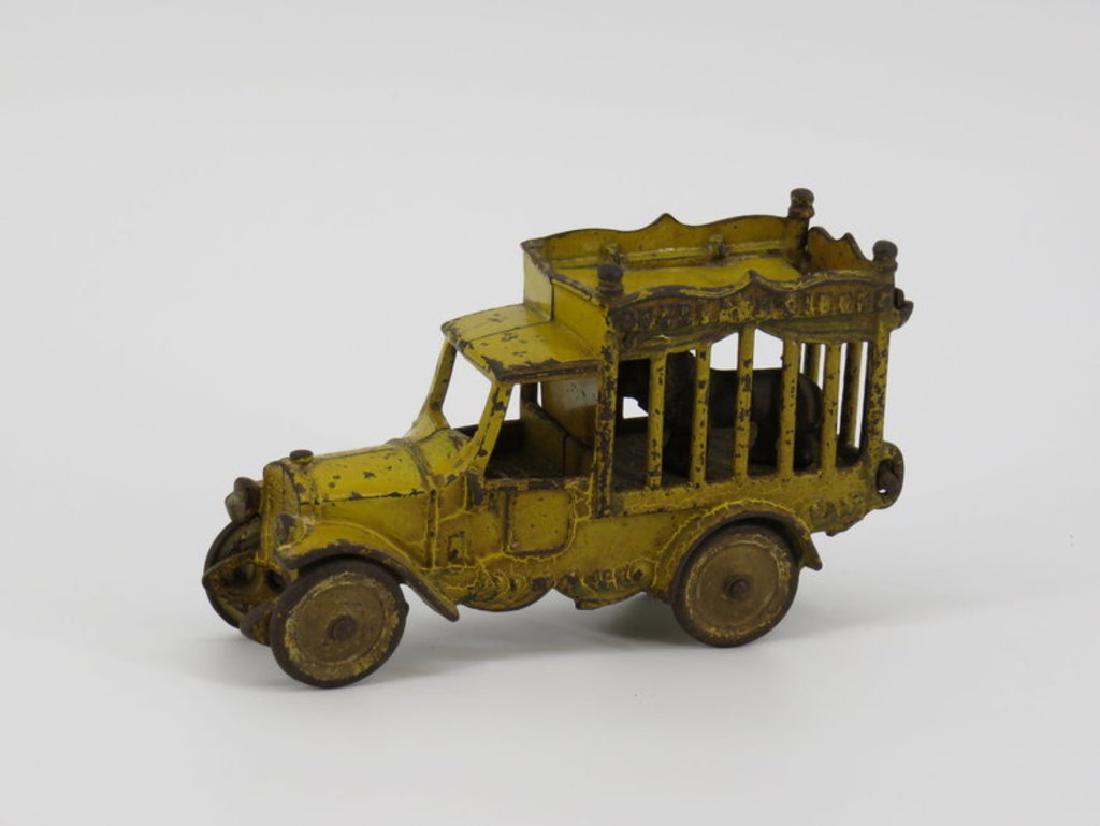 Yellow Hubley small Overland Circus truck w/ lion (1 of 4)
