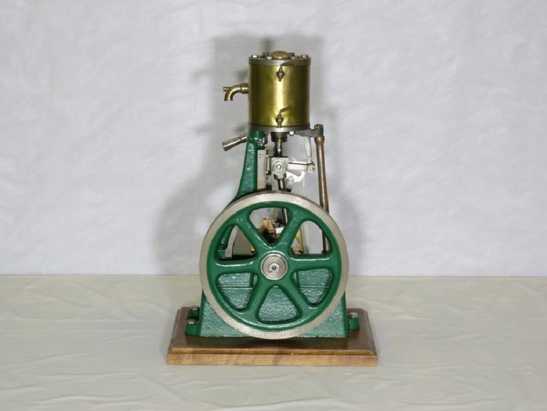 Vertical steam engine with reverse gear (1 of 2)