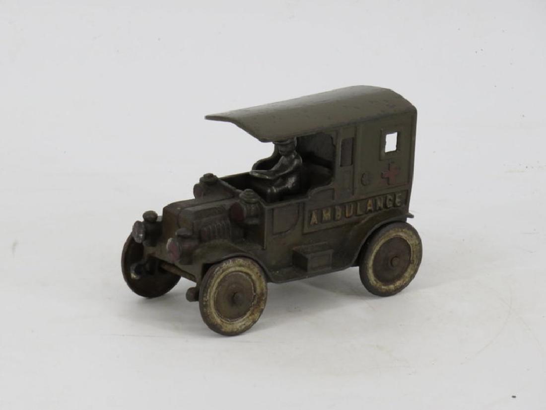 Cast iron Kenton ambulance c. 1922 (1 of 3)