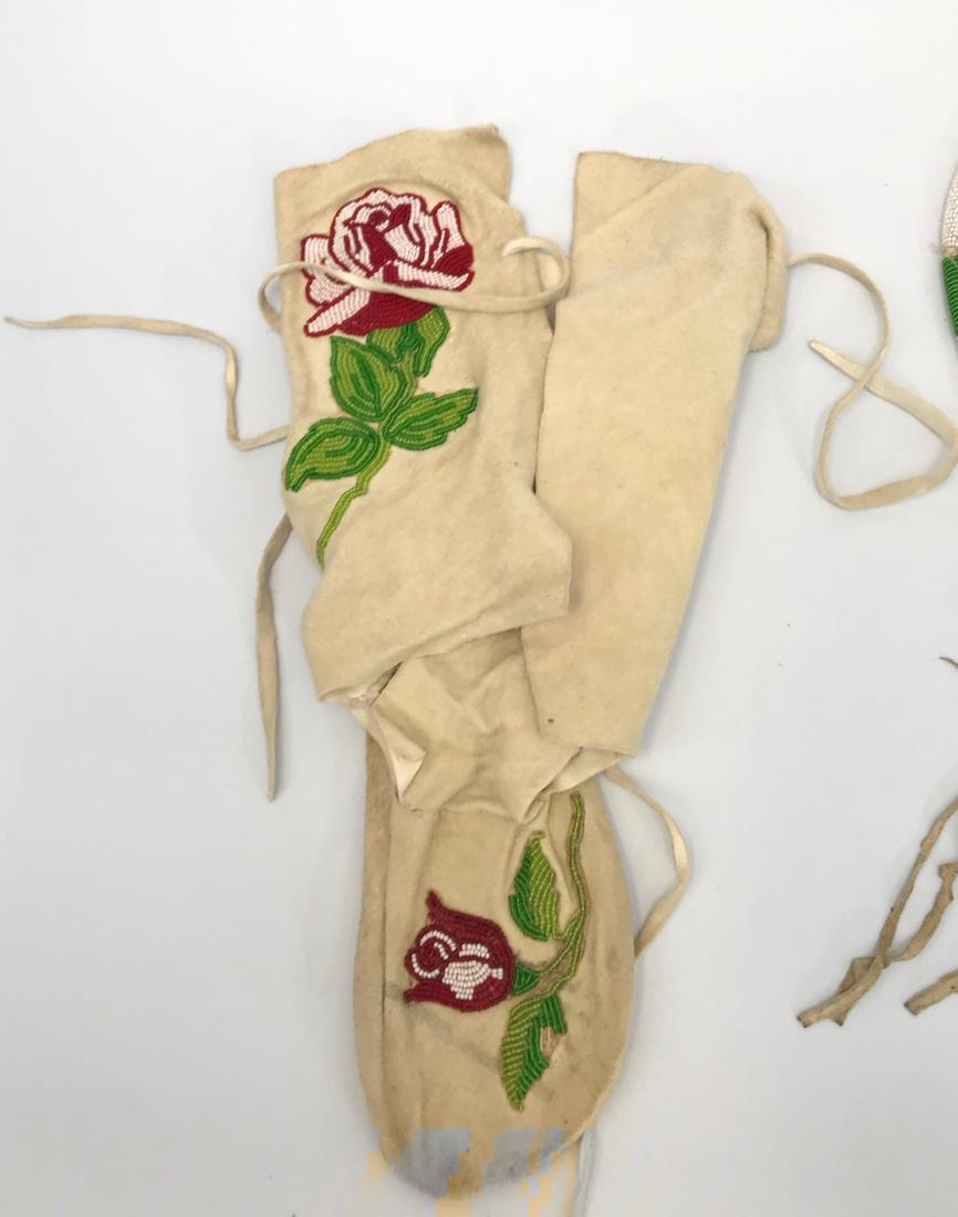 Vintage Navajo Indian, Flathead Moccasins, Beaded Roses (1 of 2)