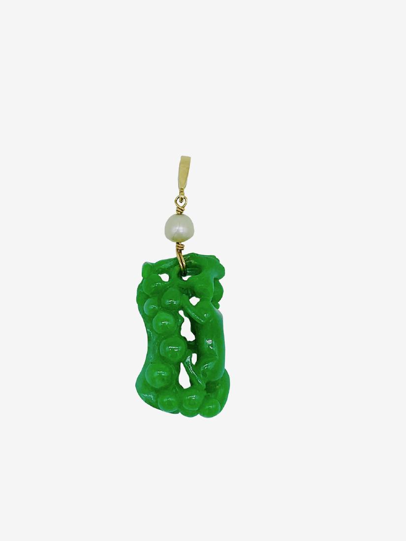 Jadeite Carving, Rectangular Translucent Green, Biwi: Jadeite Carving, Rectangular Translucent Green, Biwi Pearl Gold Enhancer Carving of high grade jade measures 1-1/ x ¾ inches wide. The extended gold enhancer will open and close to accommodate pearl