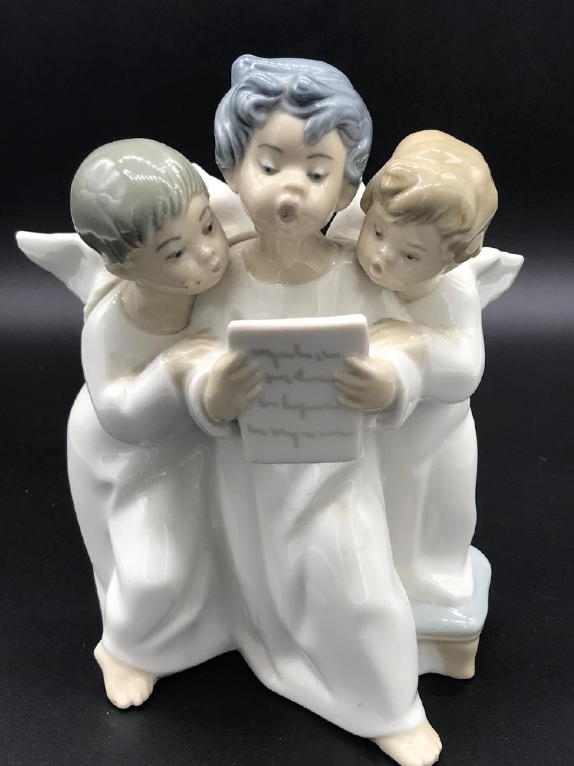 Lladro, Set of Angel Singing, 7 x 6" wide: Lladro, Set of Angel Singing, 7 x 6" wide Angels singing from a song page. Great condition. Hallmarked Lladro