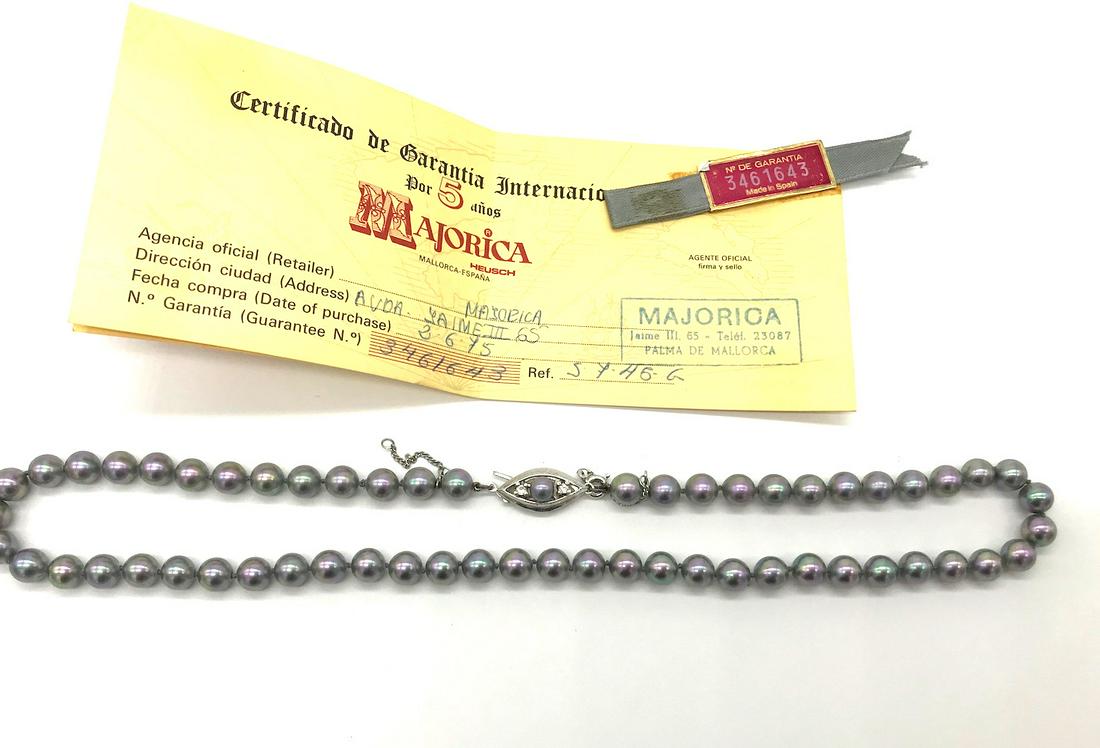 Lustrious, Majorica 7.40 mm Gray Pearl Strand,: Lustrious, Majorica 7.40 mm Gray Pearl Strand, Certified Lustrious gray pearls, silk knotted with silver clasp. Hallmarked with Majorica markings. Made in Spain Certification number 3461643. Single pe