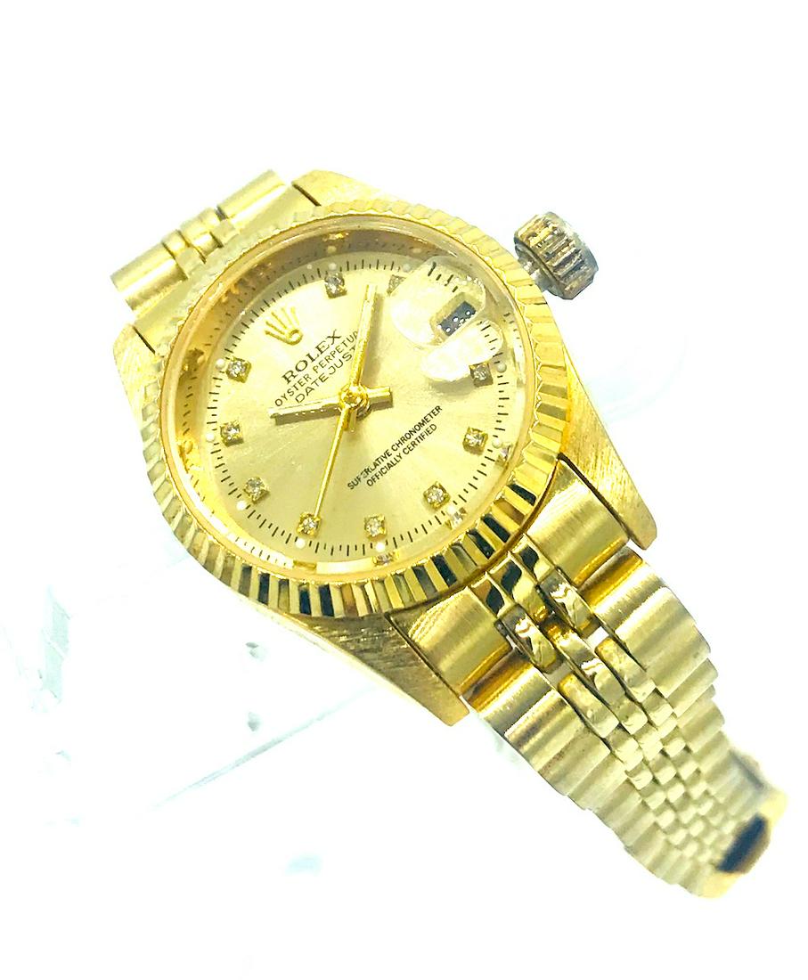 Watch, 25MM Champagne Colored Dial Watch: Watch, 25MM Champagne Colored Dial Watch Look a Like Watch is similar to over 10K. Gold Electroplated on brass base metal. Fluted Bezel. Adjustable strap MANUAL WIND MOVEMENT. Screw down crown. No War