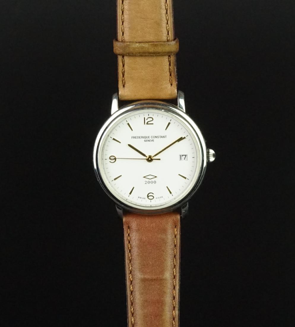 GENTLEMEN'S FREDERIQUE CONSTANT COLAS 2000 QUARTZ DRESS: GENTLEMEN'S FREDERIQUE CONSTANT COLAS 2000 QUARTZ DRESS WATCH, circular white dial with gold tone sword hands, gold tone central second hand, applied indicies with minute track, at 6 o'clock is a gold