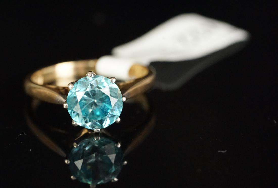 Single stone zircon ring, round cut zircon set in (1 of 1)
