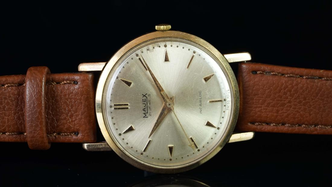 GENTLEMEN'S 18K GOLD TESTED MAJEX, DRESS WATCH, VINTAGE: GENTLEMEN'S 18K GOLD TESTED MAJEX, DRESS WATCH, VINTAGE MANUALLY WOUND WRISTWATCH, circular silver dial with gold sword hands, central gold arrow second hand, majex 21 jewels stated at 12o'clock, inca