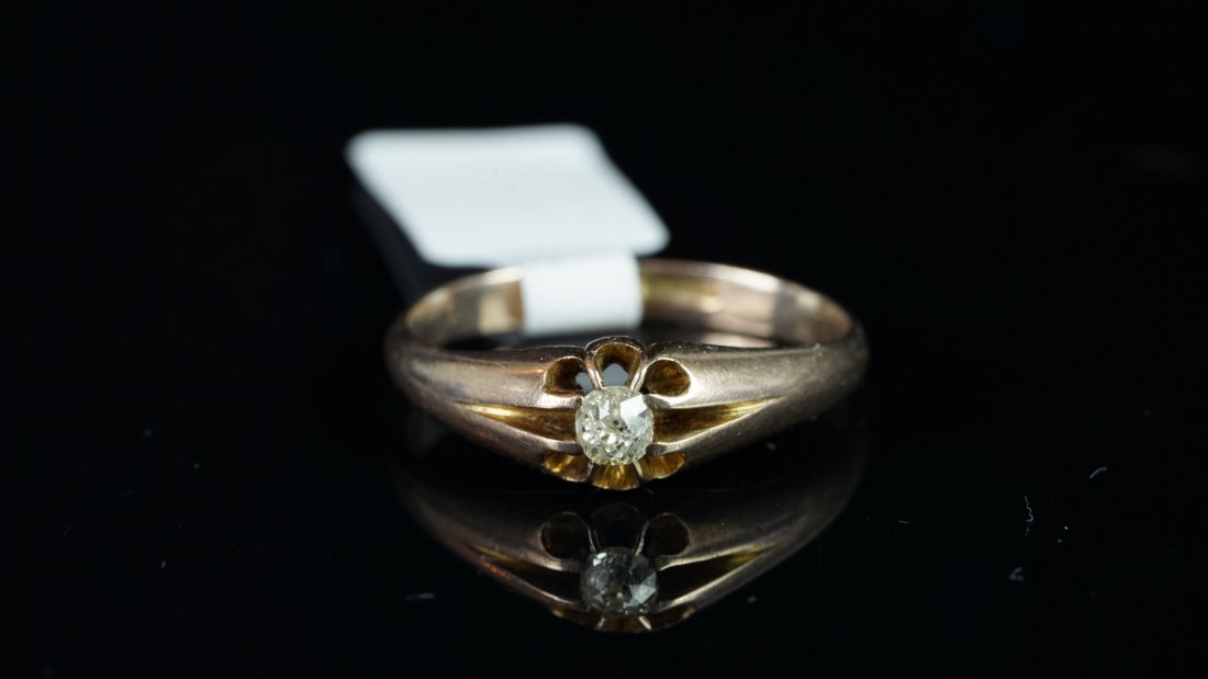 Single stone old cut diamond ring, mounted in unmarked (1 of 2)