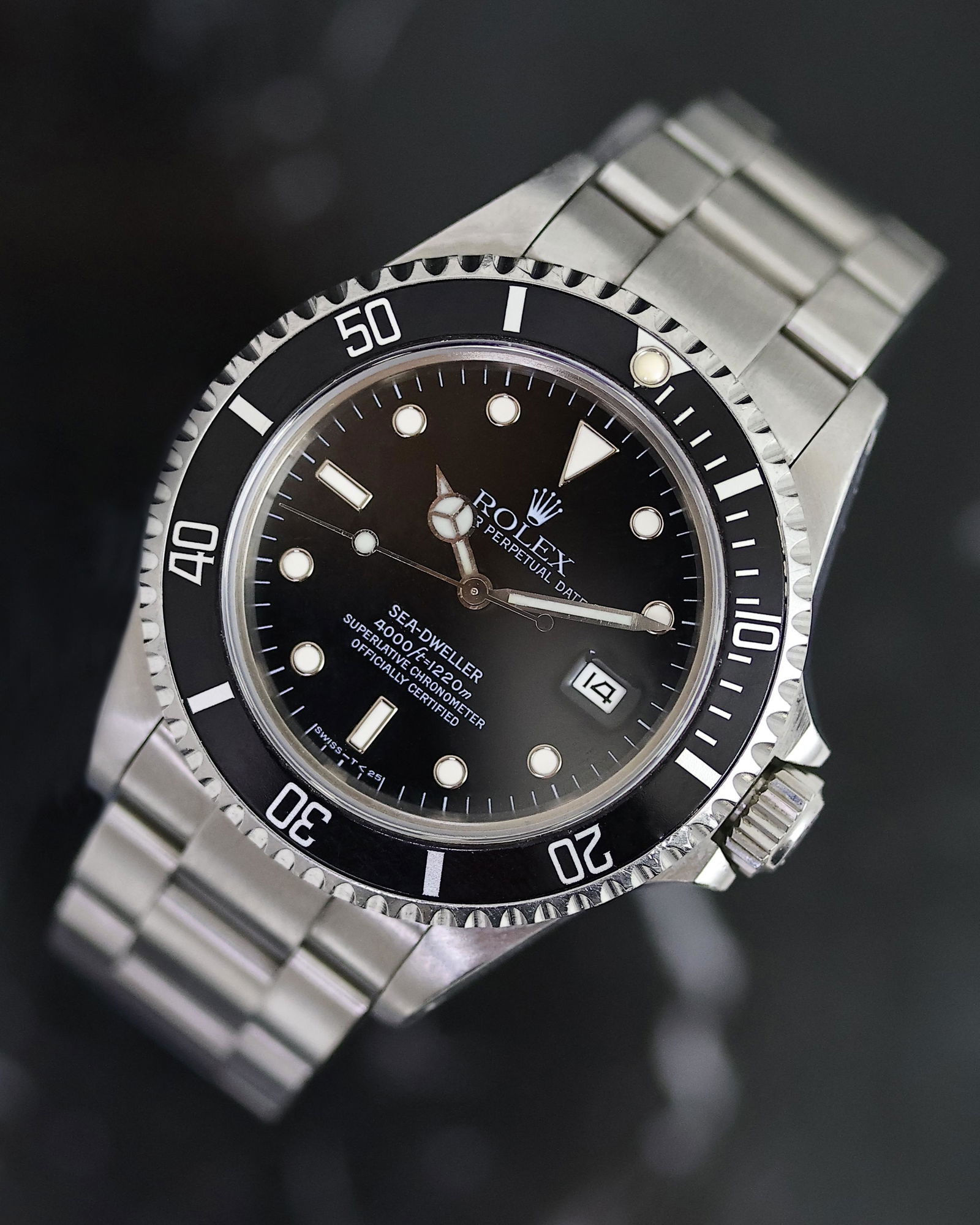 ROLEX SEA DWELLER REFERENCE 16660 'TRIPLE SIX' CIRCA 1987, circular gloss black dial with applied (1 of 3)