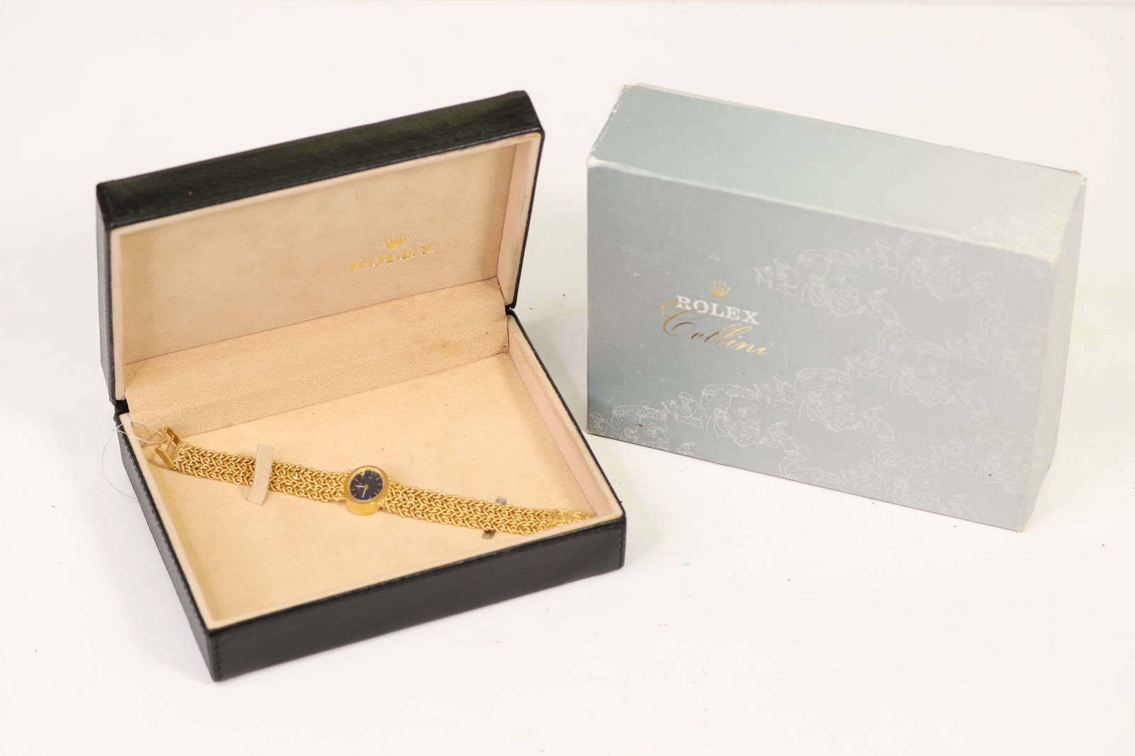 Ladies Rolex 18ct Yellow Gold Manual Wind with Box: Brand: Ladies Rolex Movement: Manual Wind Box: Yes Dial shape: Oval Dial colour: Blue Dial features: Baton and roman numerals Case size: 20mm Case material: 18ct Yellow Gold Case back: Snap on Bracele