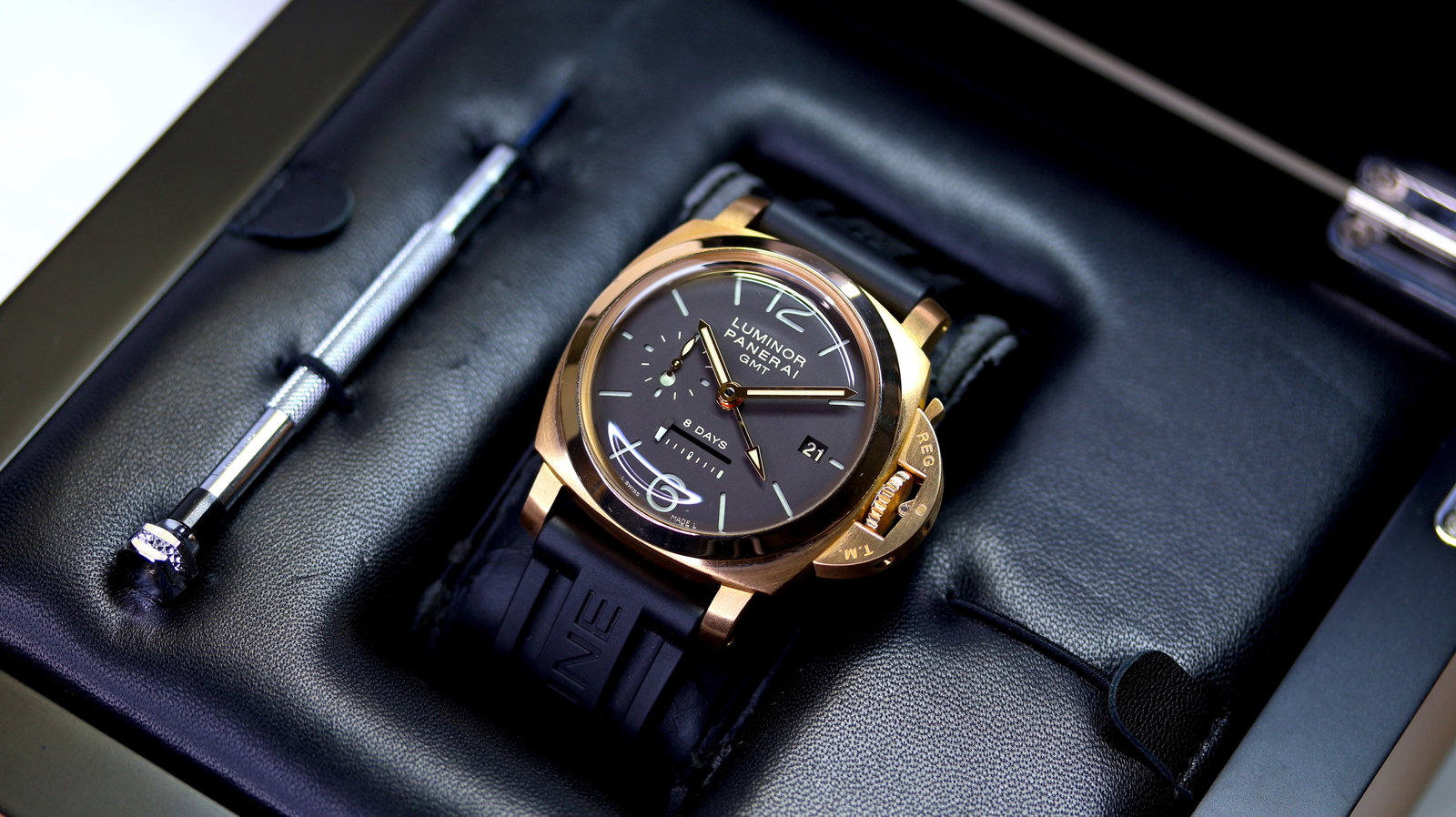 Panerai Luminor GMT Manual Wind with Box 2010 (1 of 14)