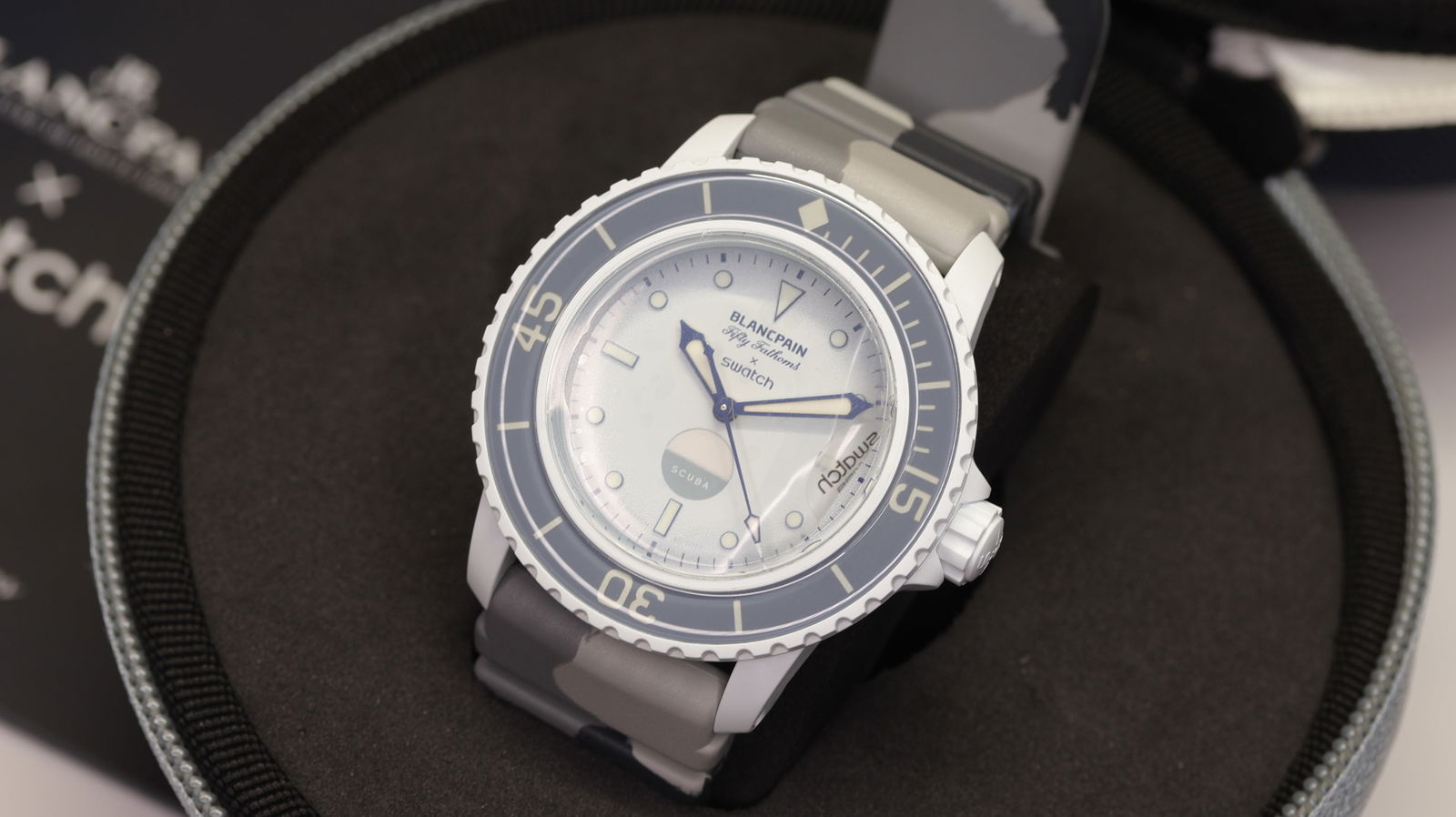 Blancpain X Swatch Fifty Fathoms Antarctic Ocean Edition with Box and Papers 2024: Brand: Blancpain X Swatch Model Name: Fifty Fathoms Antarctic Ocean Edition Movement: Automatic Year: 2024 Dial shape: Circular Dial colour: White Dial features: Applied hour markers, dial inspired by