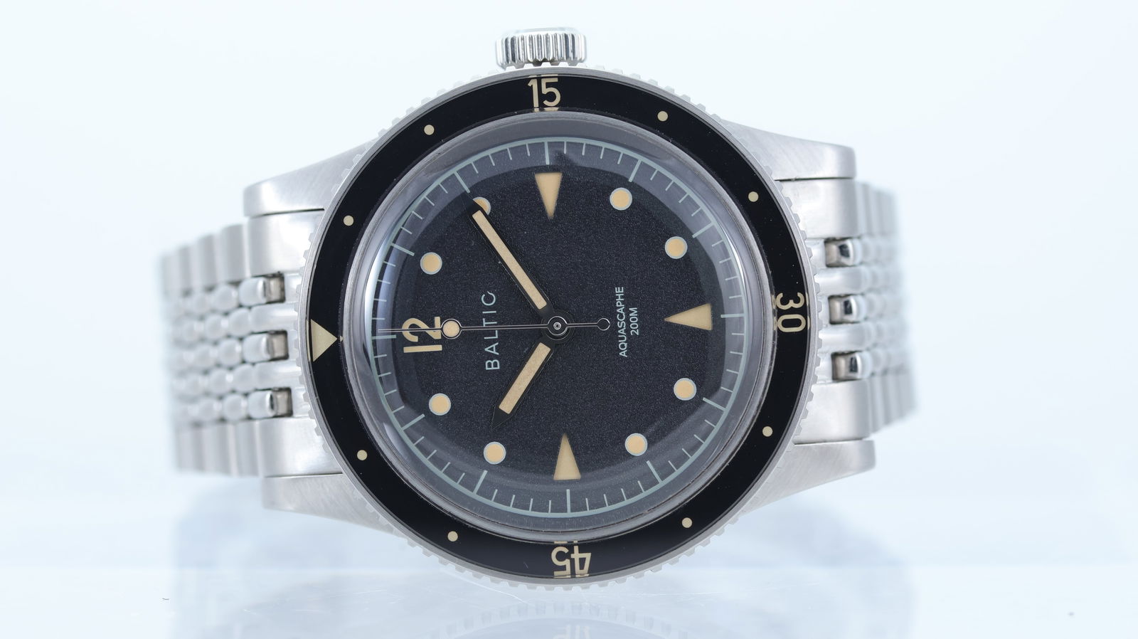 Baltic Aquascaphe Automatic: Brand: Baltic Model Name: Aquascaphe Movement: Automatic Dial shape: Circular Dial colour: Black Dial features: Sandblasted dial with faux patina. Bezel: Uni directional bezel with a ceramic insert. C