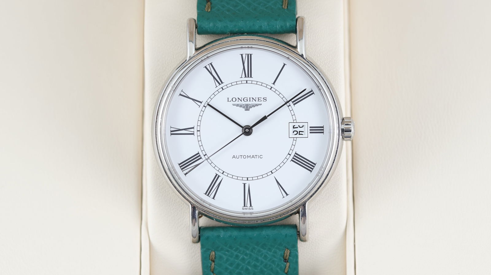 Longines Presence Date Automatic with Box: Brand: Longines Model Name: Presence Reference: L4.921.4 Movement: Automatic Movement calibre: Longines 619.2 Box: inner box Dial shape: Circular Dial colour: White Dial features: Black roman numeral