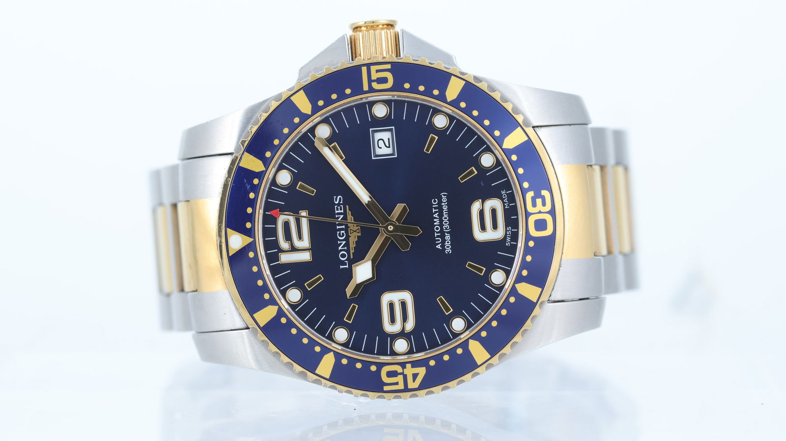 Longines Hydro Conquest Automatic Ref L3.742.3: Brand: Longines Model Name: Hydro Conquest Reference: L3.742.3 Movement: Automatic Dial shape: Circular Dial colour: Blue Dial features: Arabic numerals quarters, dot hour markers Bezel: Blue rotating