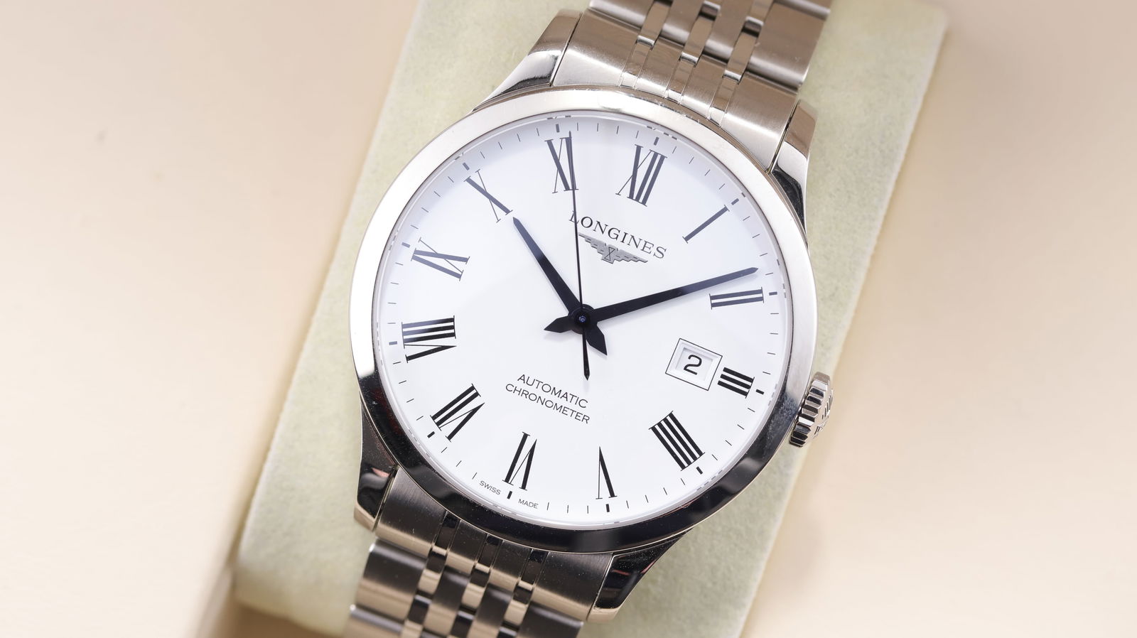 Longines Record Date Automatic with Box and Papers 2020: Brand: Longines Model Name: Record Reference: L2.821.4.11.6 Movement: Automatic Movement calibre: Longines Calibre 888.4 Year: 2020 Box: Full Box Papers: Full Set Papers Dial shape: Circular Dial colo