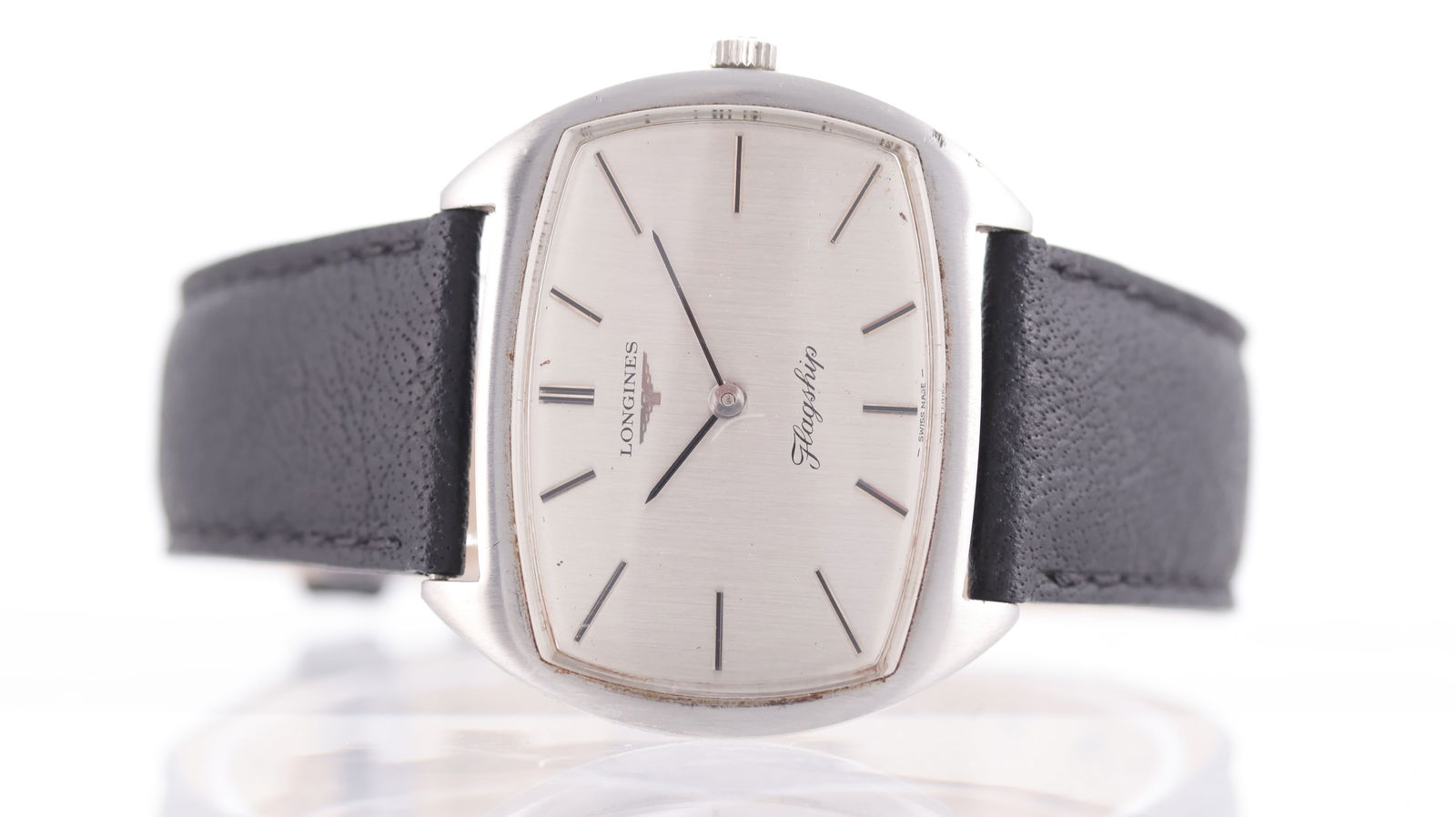 Vintage Longines Flagship Manual Wind 1974: Brand: Longines Model Name: Flagship Reference: 4016-1 Movement: Manual Wind Movement calibre: Longines Calibre 428 Year: 1974 Dial shape: Circular Dial colour: Silver Dial features: Brush dial with s