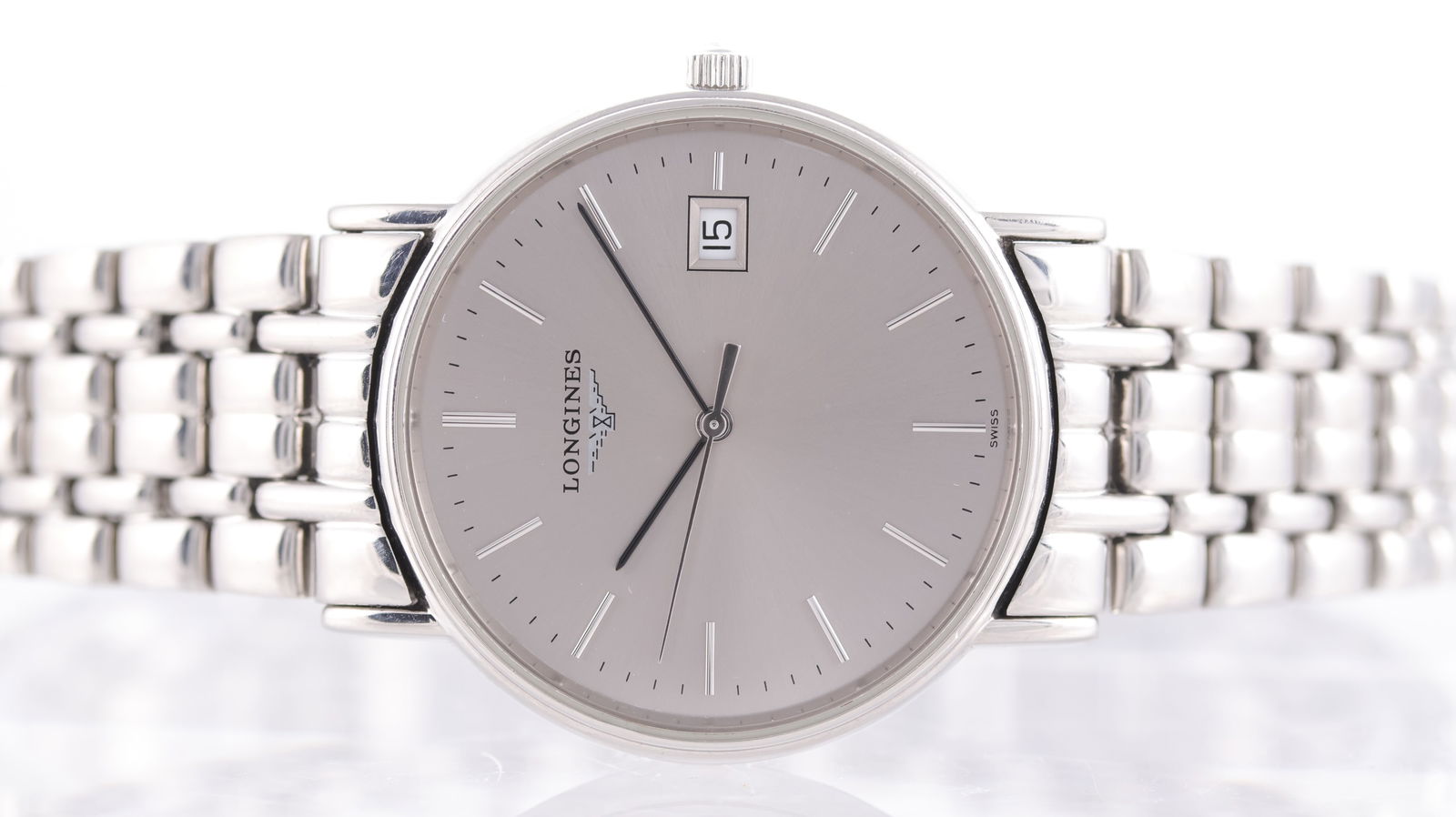 Longines La Grande Classique Date Quartz Circa 2000's: Brand: Longines Model Name: La Grande Classique Reference: L4.720.4 Movement: Quartz Year: Circa 2000's Dial shape: Circular Dial colour: Silver Dial features: Sunburst dial with silver baton hour mar