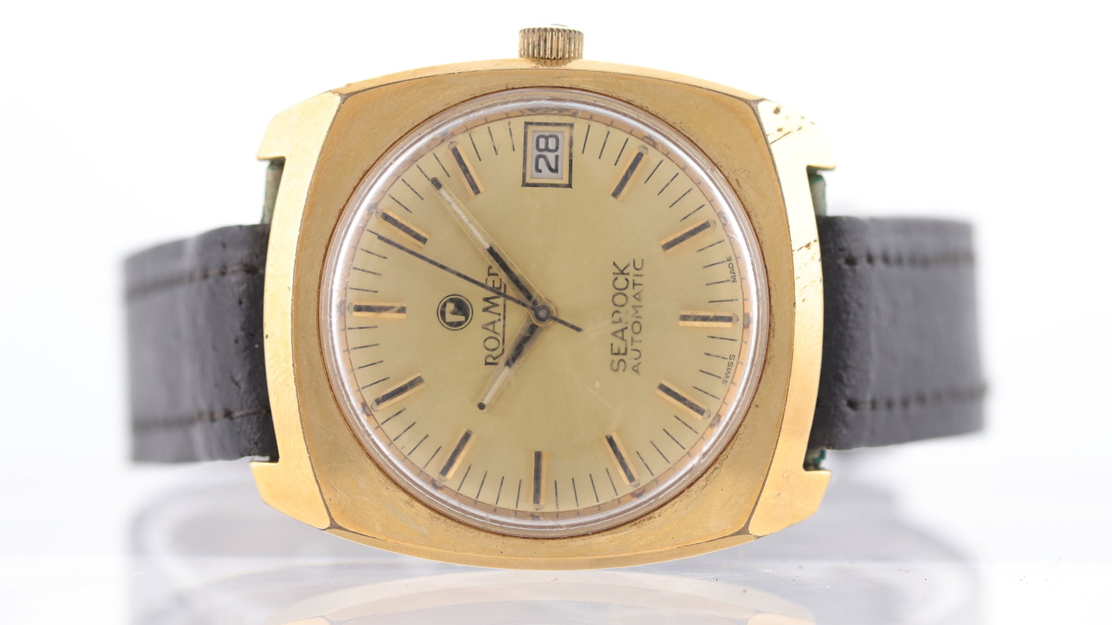 * TO BE SOLD WITHOUT RESERVE * Roamer Searock Date Automatic: Brand: Roamer Model Name: Searock Movement: Automatic Dial shape: Circular Dial colour: Champagne Dial features: baton hour markers. Date aperture at 3 o'clock. Case size: Approx 34mm Case material: G