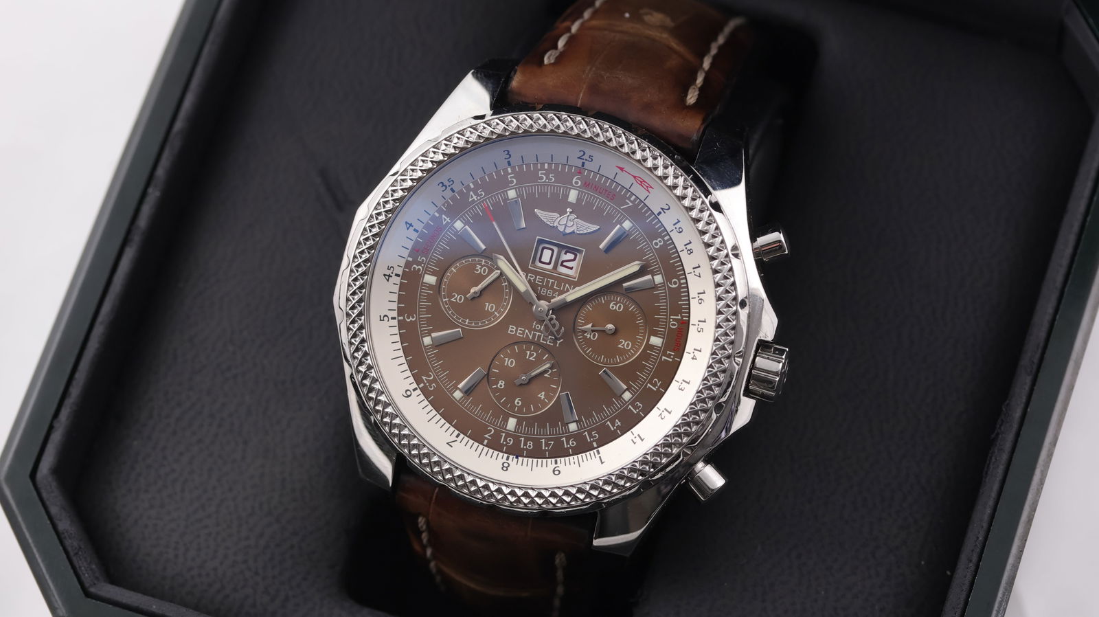 Breitling Bentley Chronograph Automatic with full box and papers 2005 Ref A44362: Brand: Breitling Model Name: Bentley Reference: A44362 Movement: Automatic Movement calibre: Breitling 44b Movement features: ETA 2892A2 Base Dial shape: Circular Dial colour: Copper Dial features: Si