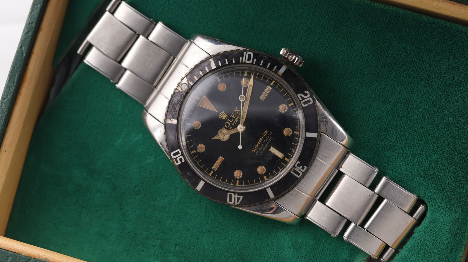 Vintage Rolex Submariner Reference 5508 with Box Circa 1958: Brand: Rolex Model Name: Submariner Reference: 5508 Movement: Automatic Movement calibre: Rolex Calibre 1530 Year: Circa 1958 Dial shape: Circular Dial colour: Black Dial features: Gloss gilt dial, gi